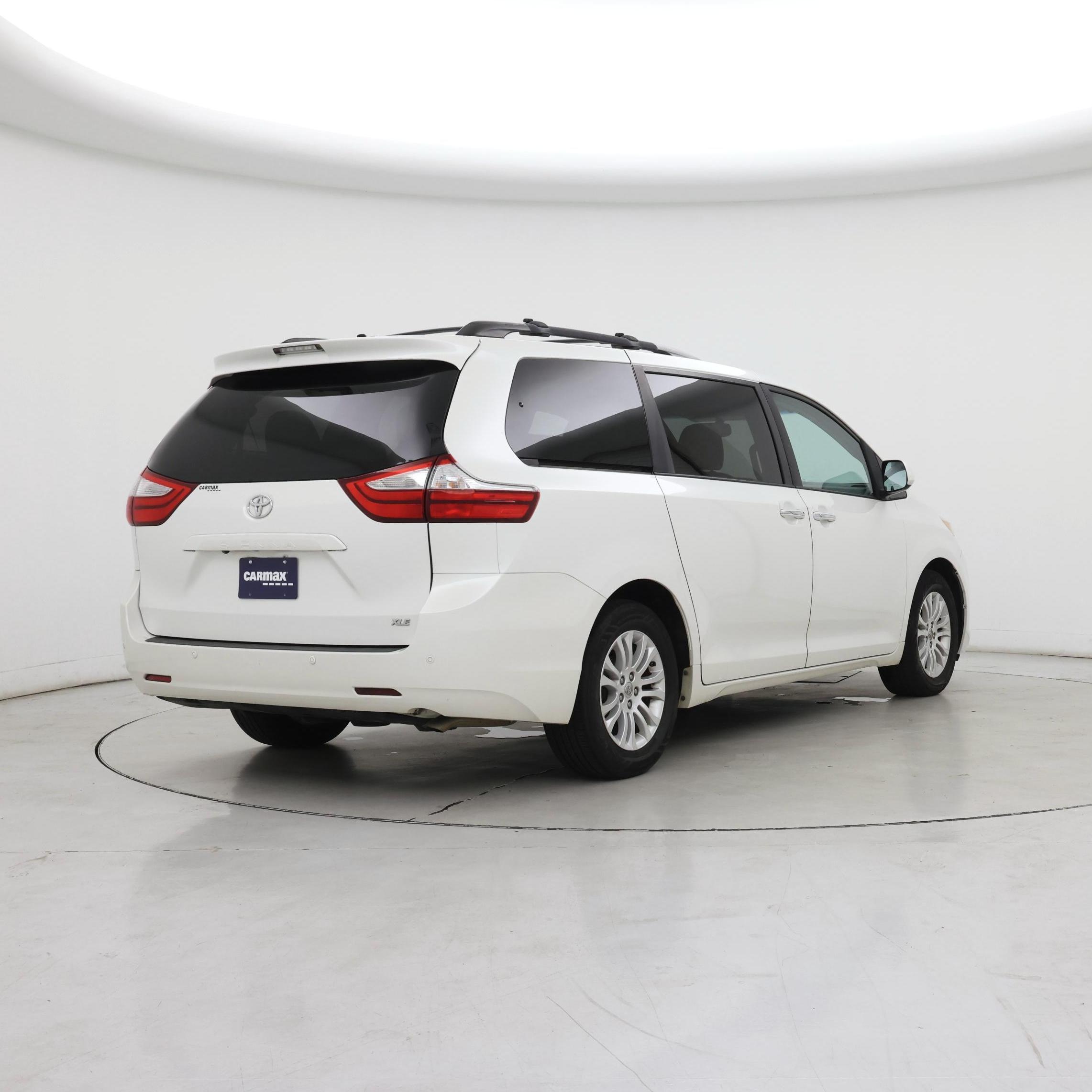 Thumbnail: 2016 Toyota Sienna - 8