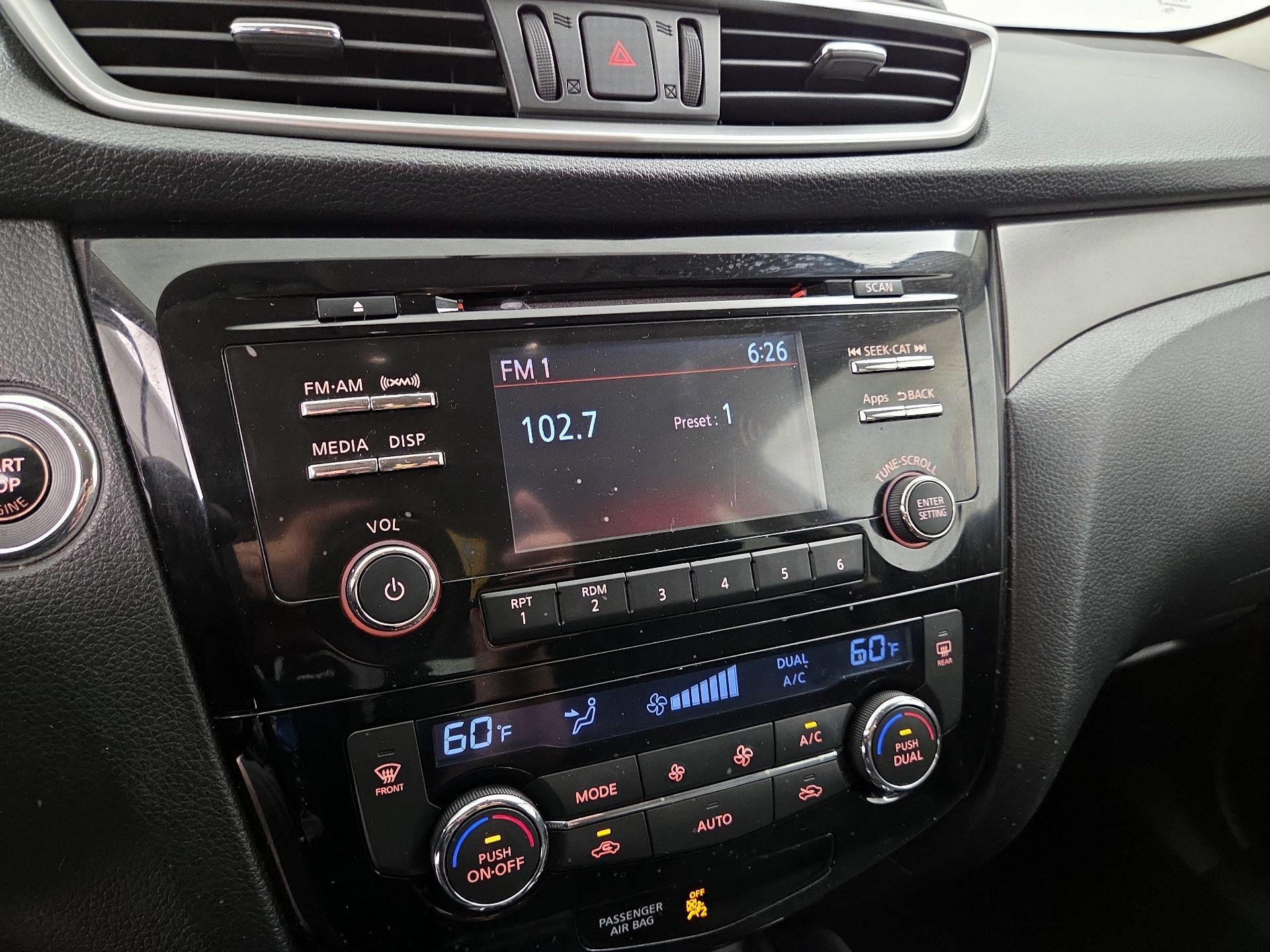 Thumbnail: 2015 Nissan Rogue - 15