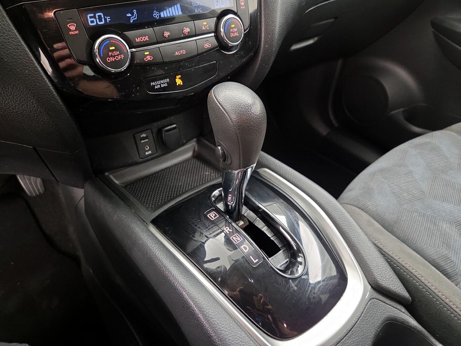 Thumbnail: 2015 Nissan Rogue - 17