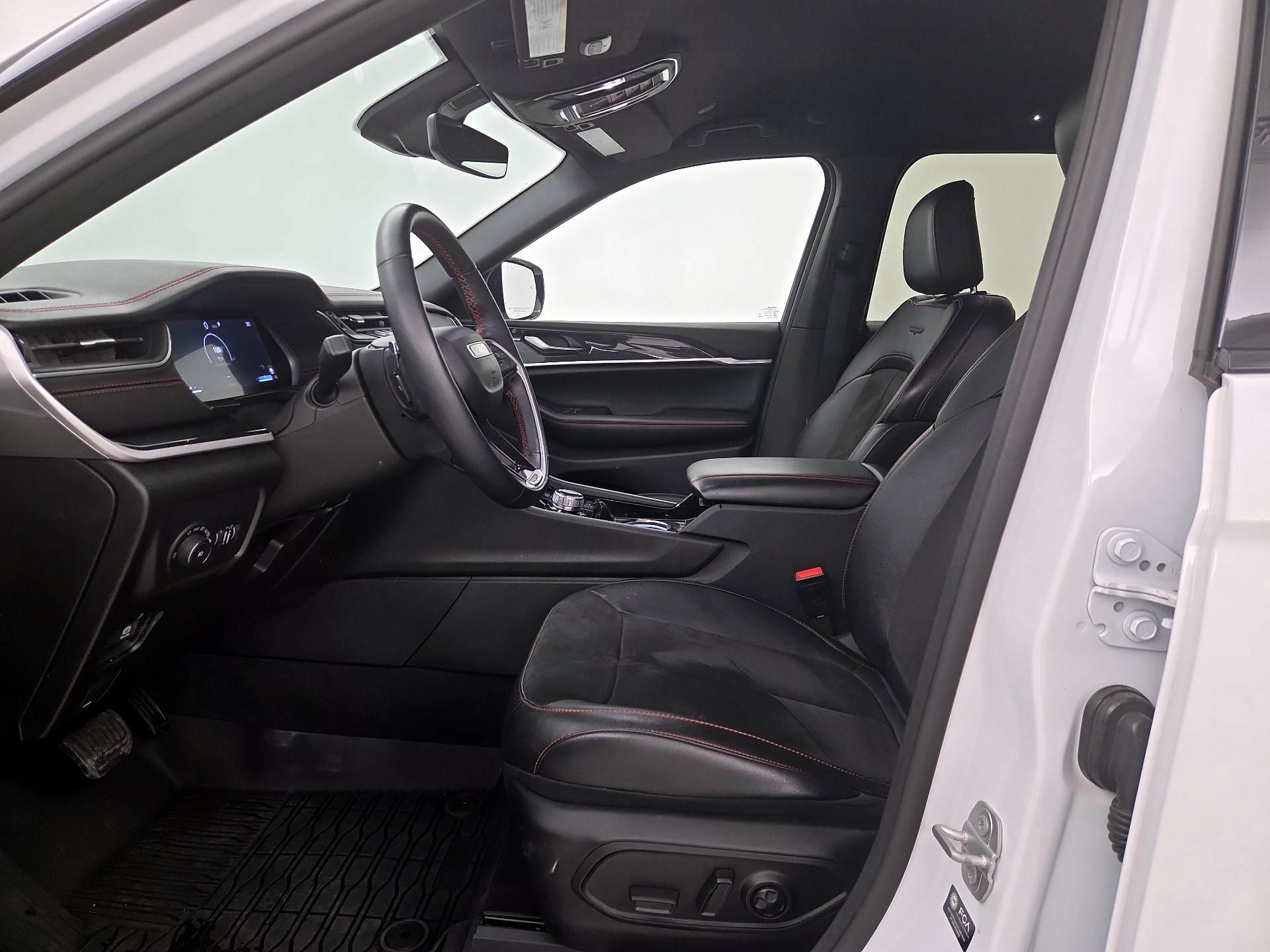 Thumbnail: 2022 Jeep Grand Cherokee - 11