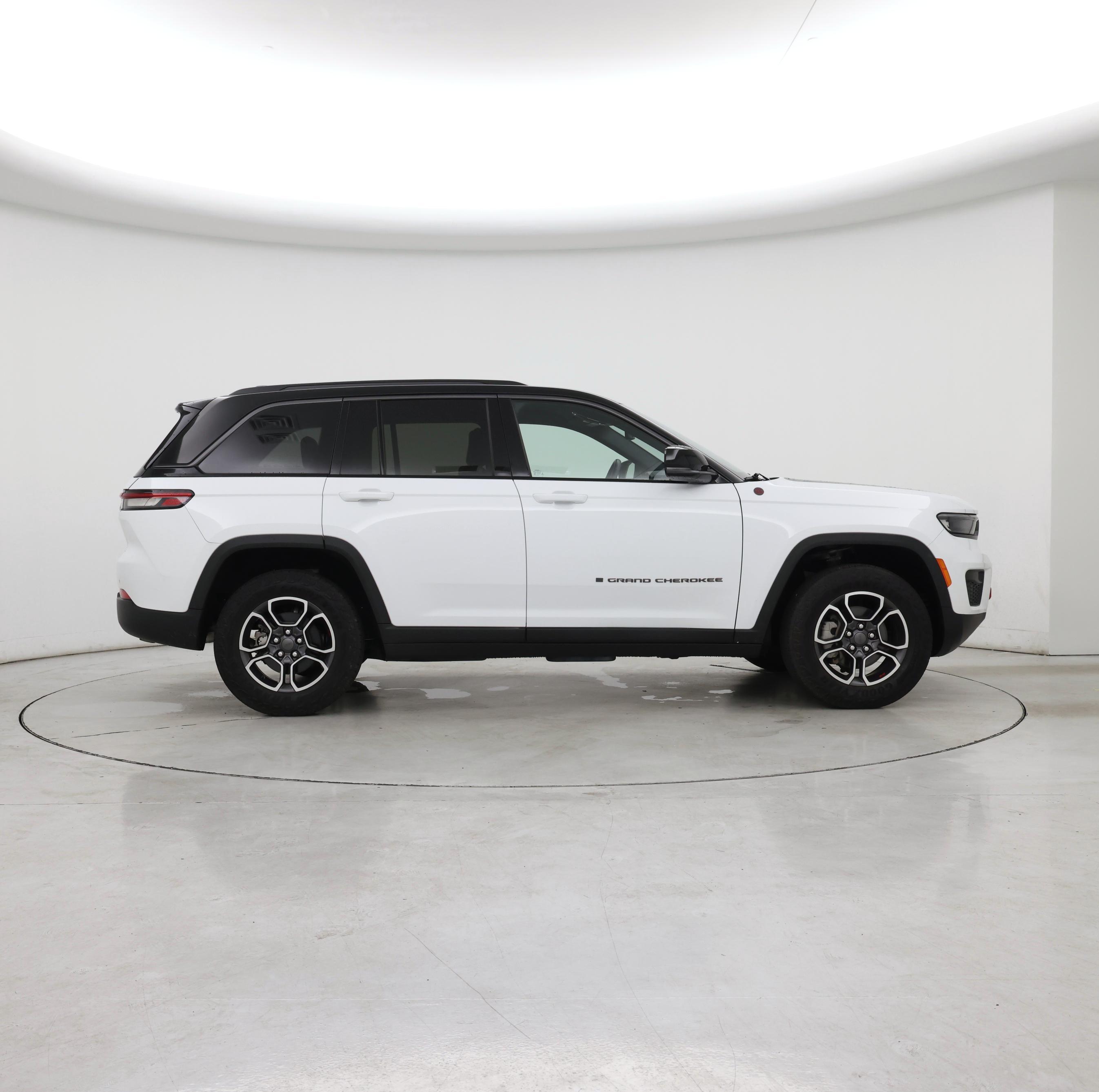 Thumbnail: 2022 Jeep Grand Cherokee - 7