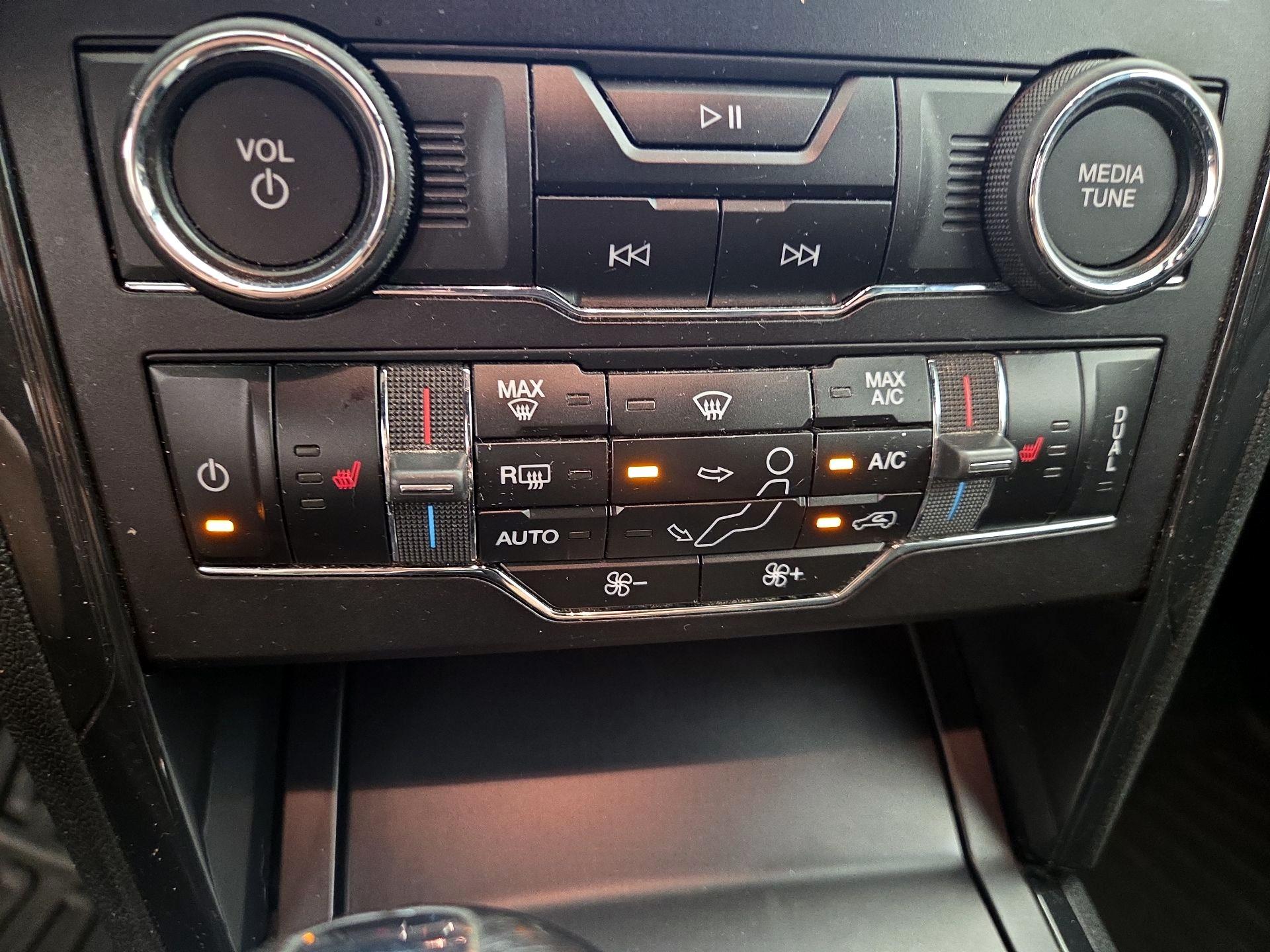 Thumbnail: 2019 Ford Explorer - 17