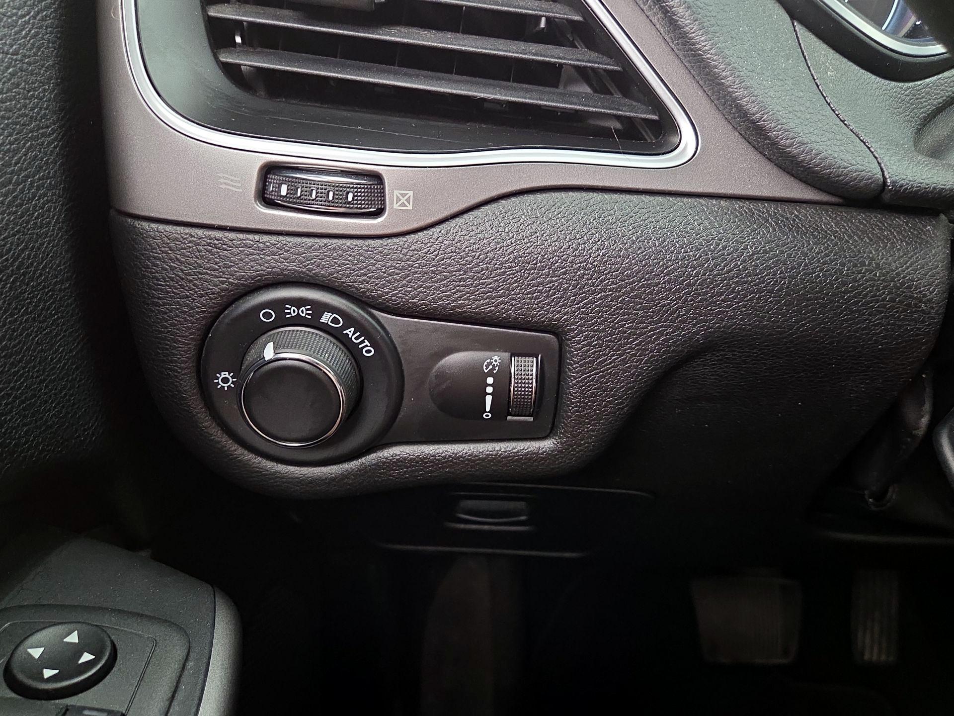 Thumbnail: 2021 Jeep Cherokee - 13