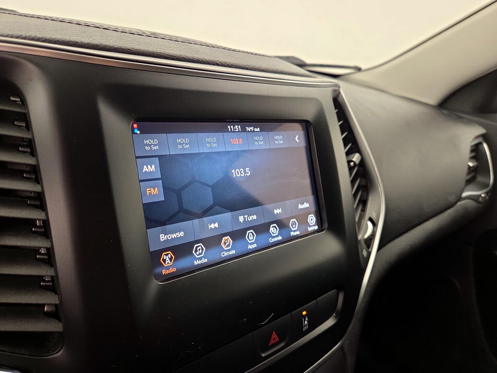 Thumbnail: 2021 Jeep Cherokee - 15