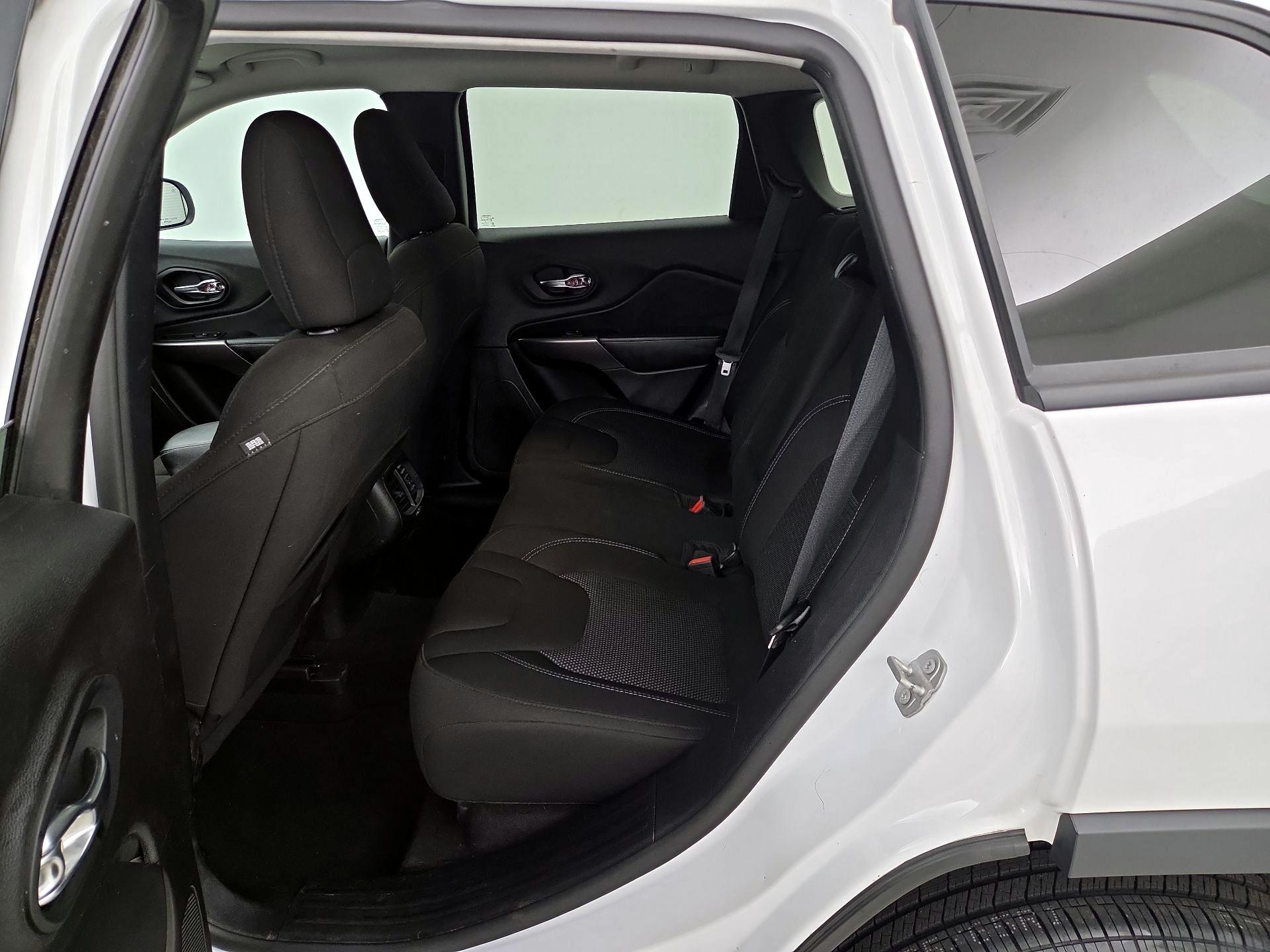 Thumbnail: 2021 Jeep Cherokee - 19