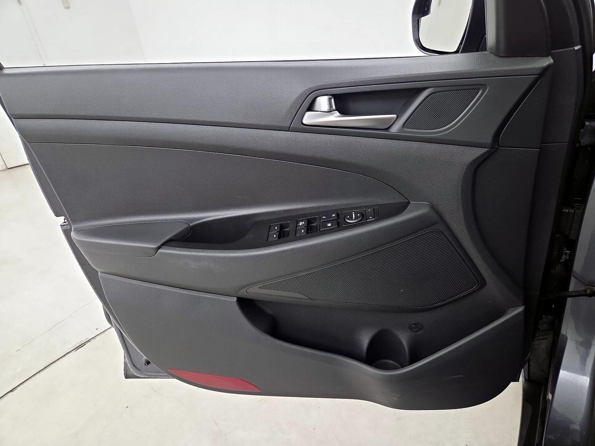 Thumbnail: 2019 Hyundai Tucson - 12
