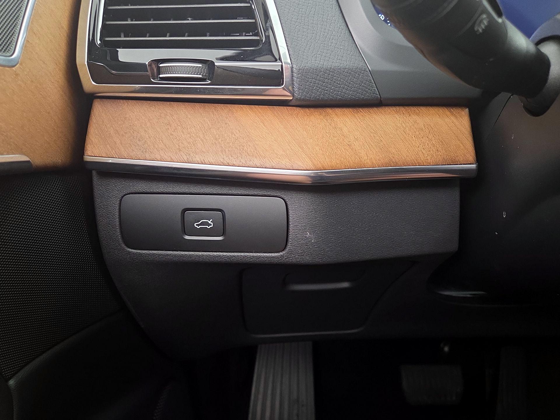 Thumbnail: 2025 Volvo XC90 - 13