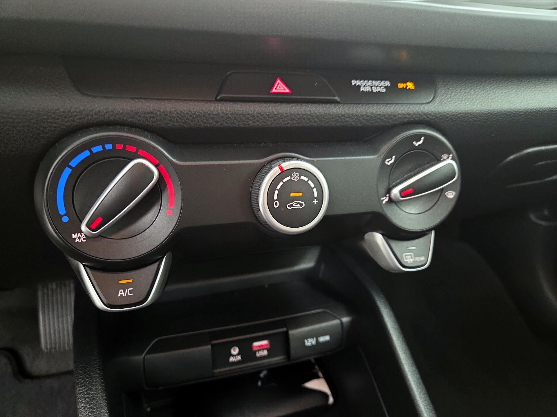 Thumbnail: 2020 Kia Rio - 16