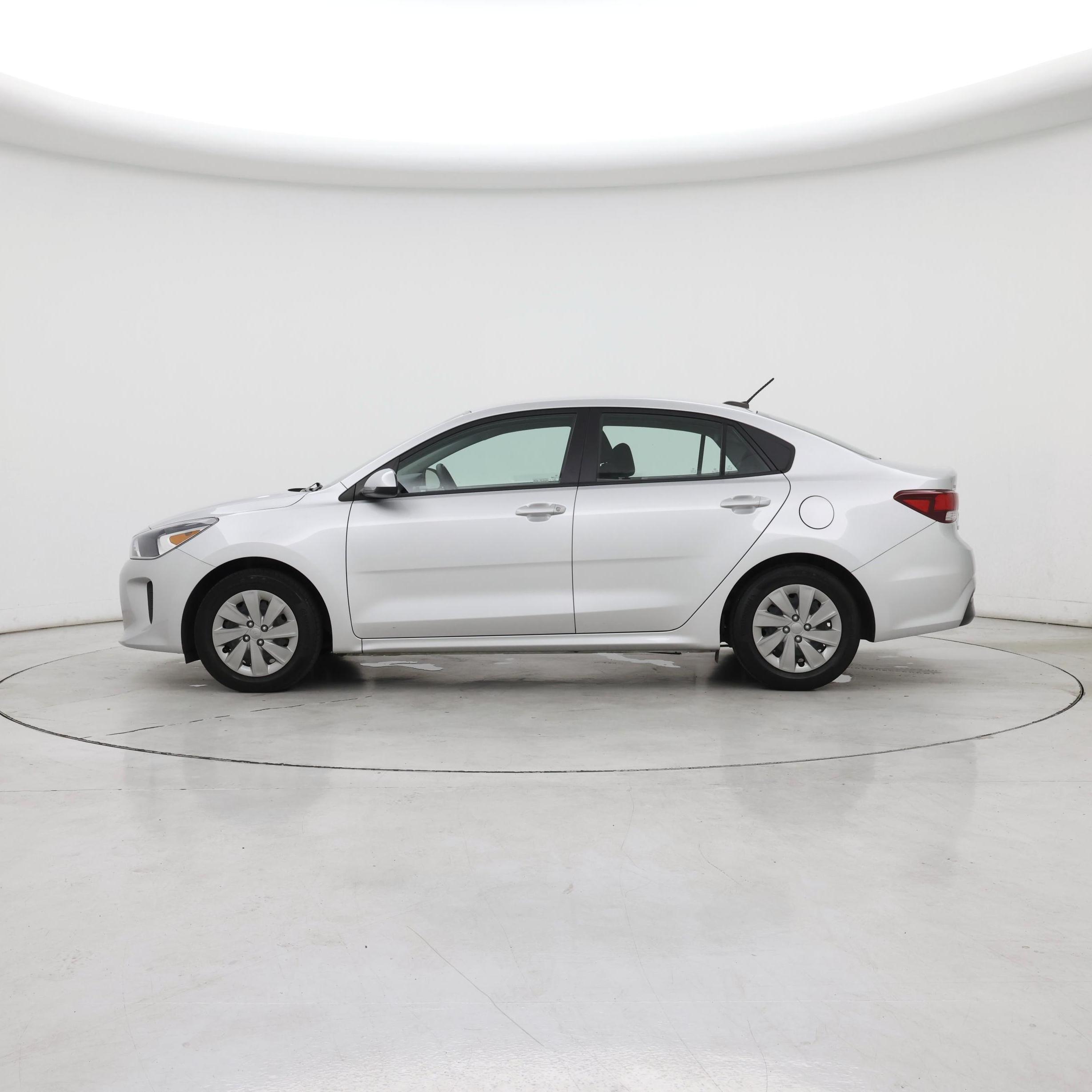 Thumbnail: 2020 Kia Rio - 3