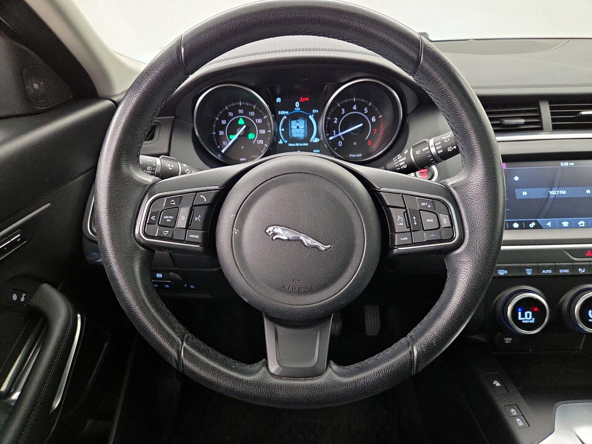 Thumbnail: 2019 Jaguar E-Pace - 10
