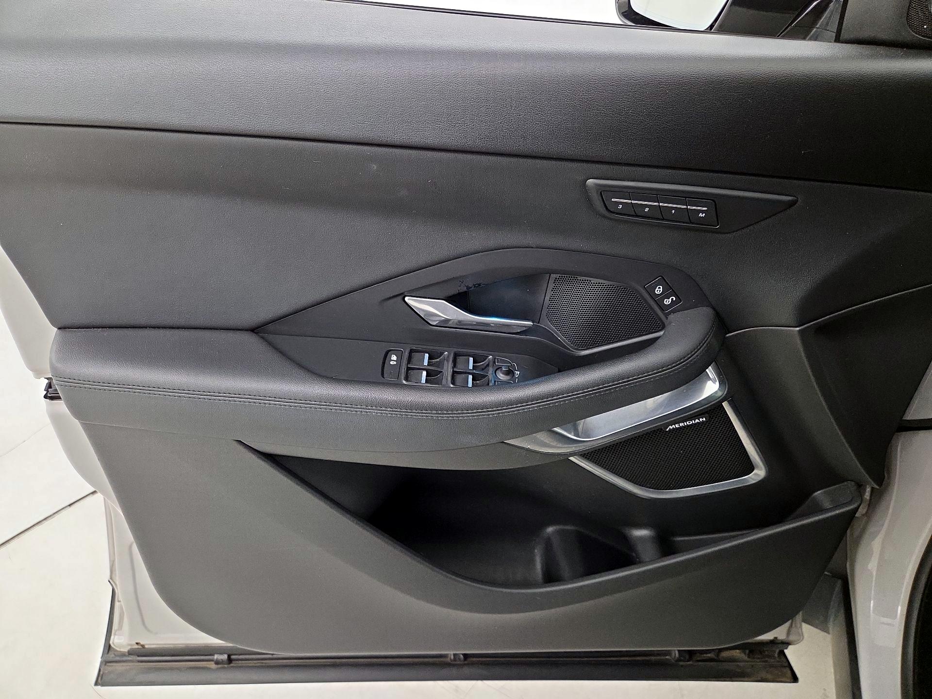 Thumbnail: 2019 Jaguar E-Pace - 12