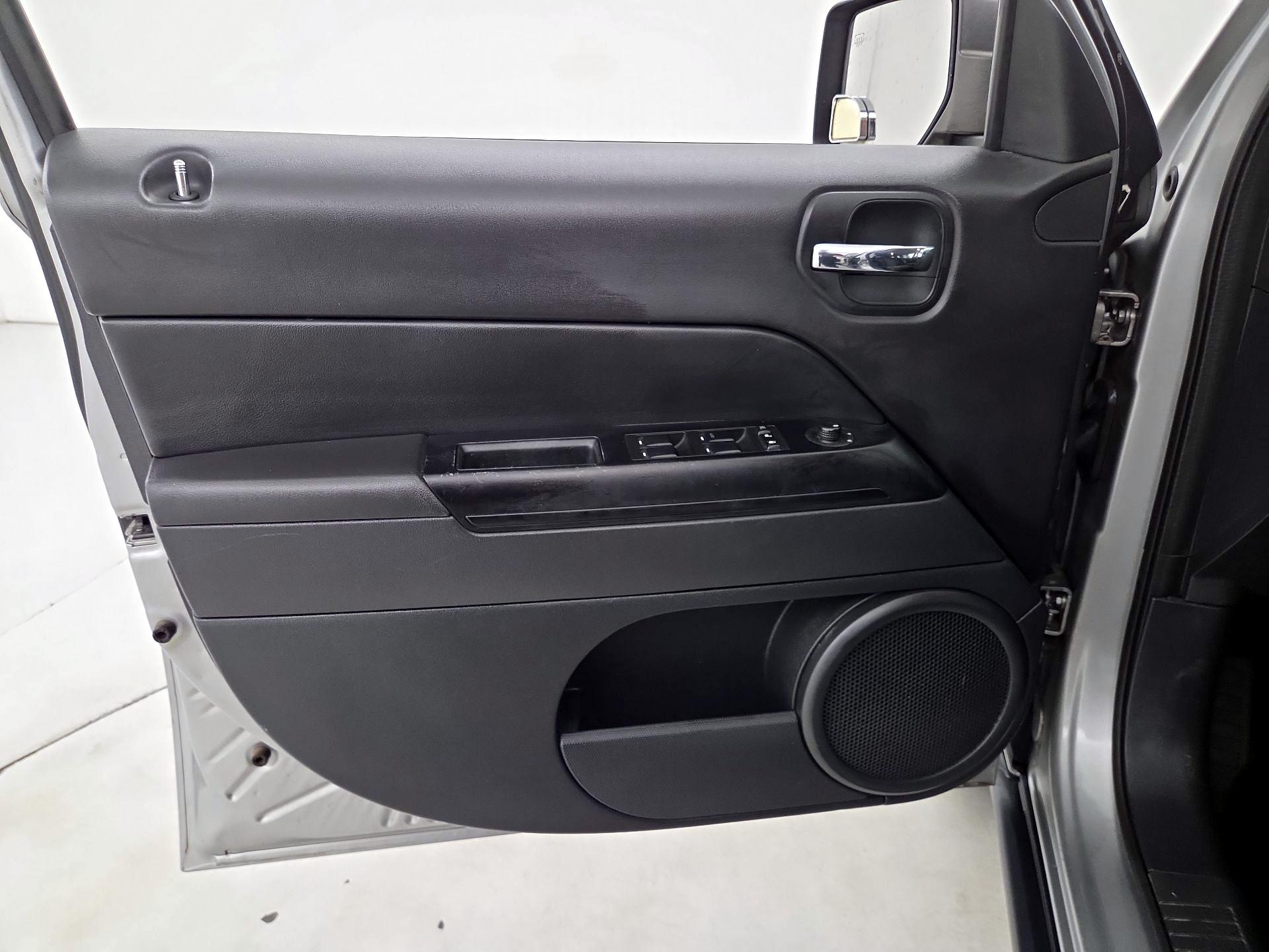 Thumbnail: 2015 Jeep Patriot - 12