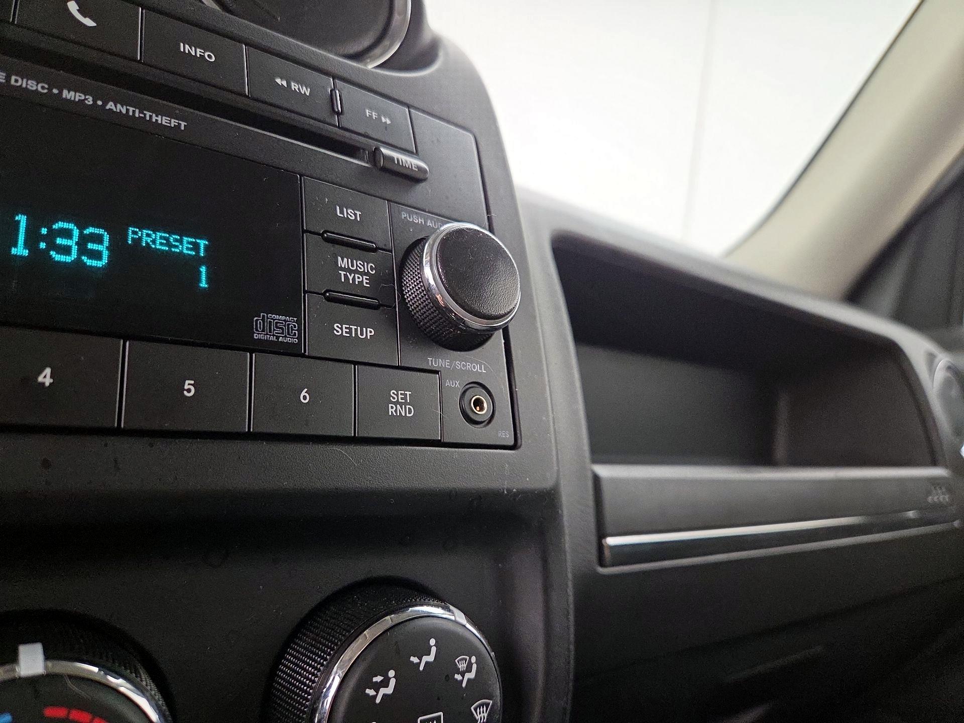 Thumbnail: 2015 Jeep Patriot - 16