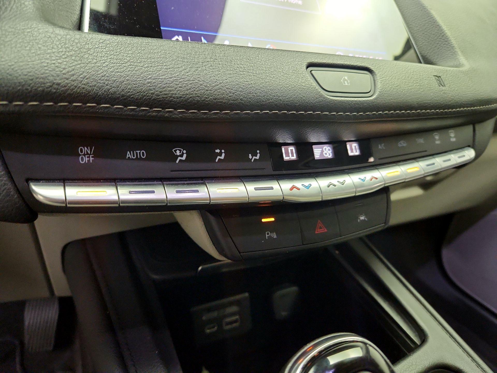 Thumbnail: 2020 Cadillac XT4 - 17