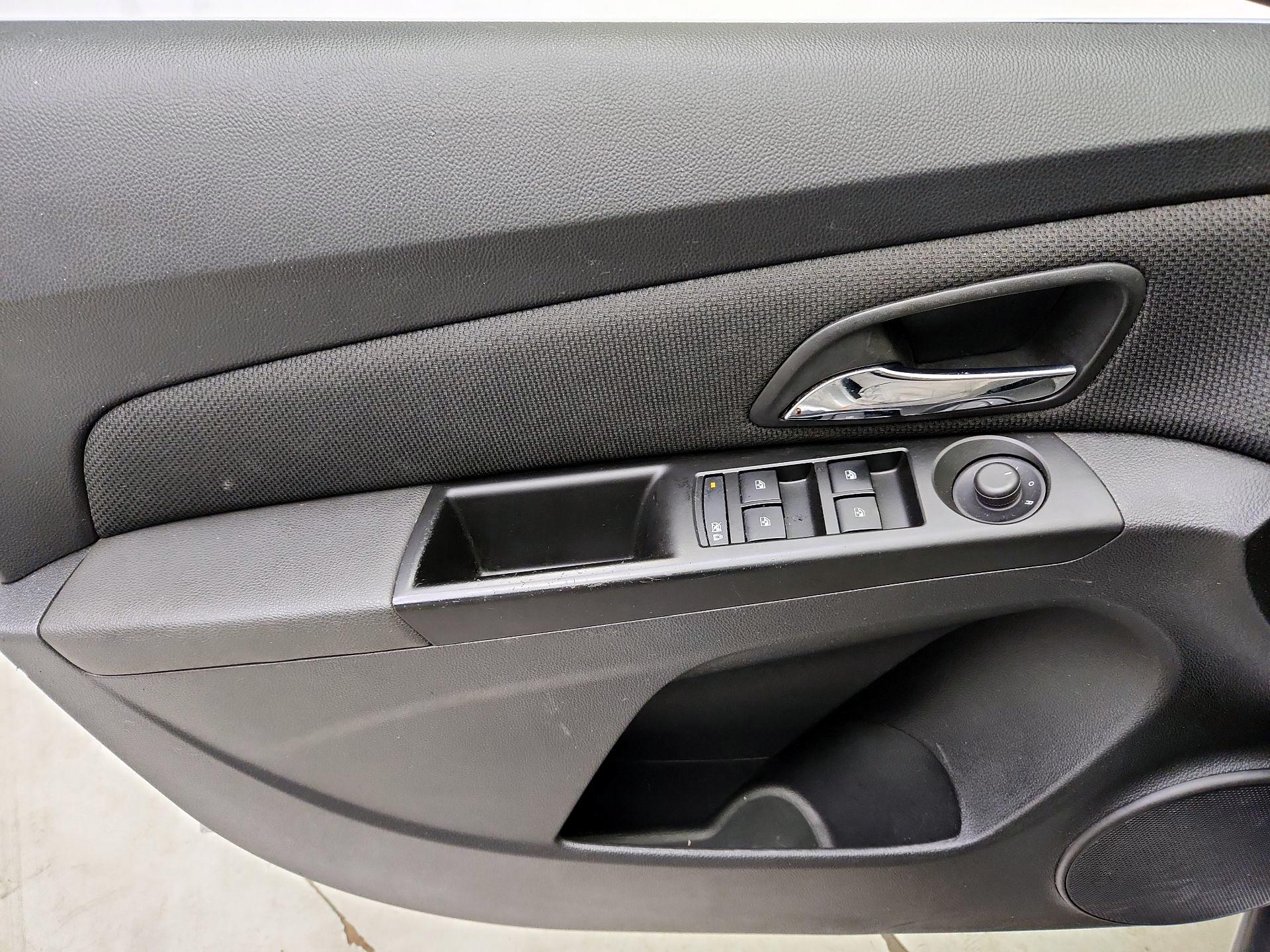 Thumbnail: 2014 Chevrolet Cruze - 12
