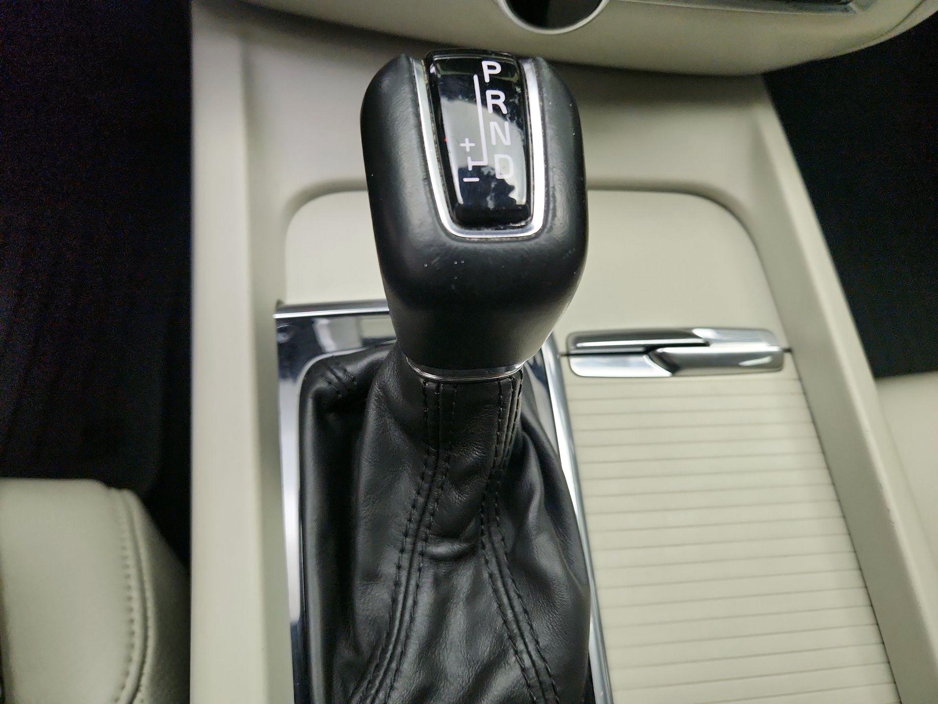 Thumbnail: 2019 Volvo S60 - 18