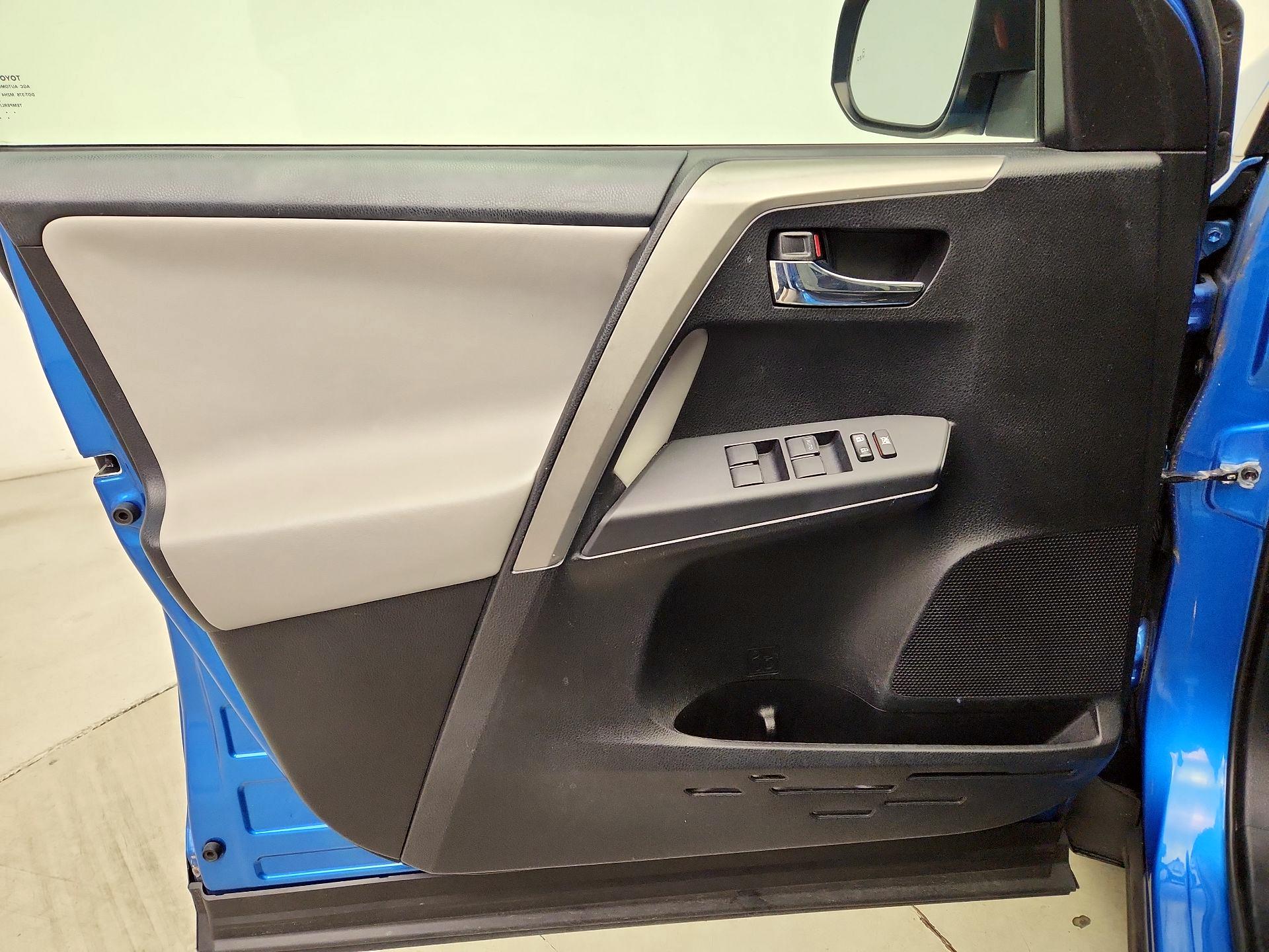 Thumbnail: 2017 Toyota RAV4 - 12