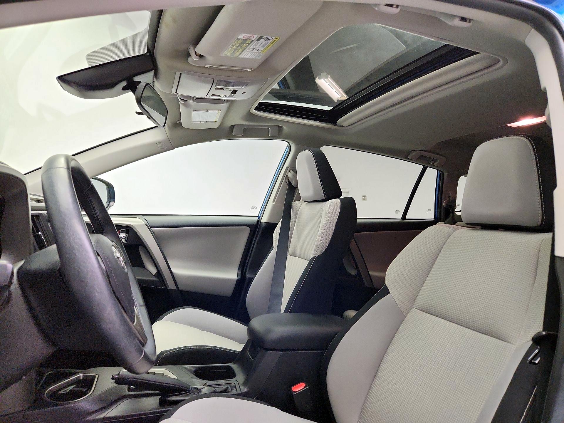 Thumbnail: 2017 Toyota RAV4 - 20