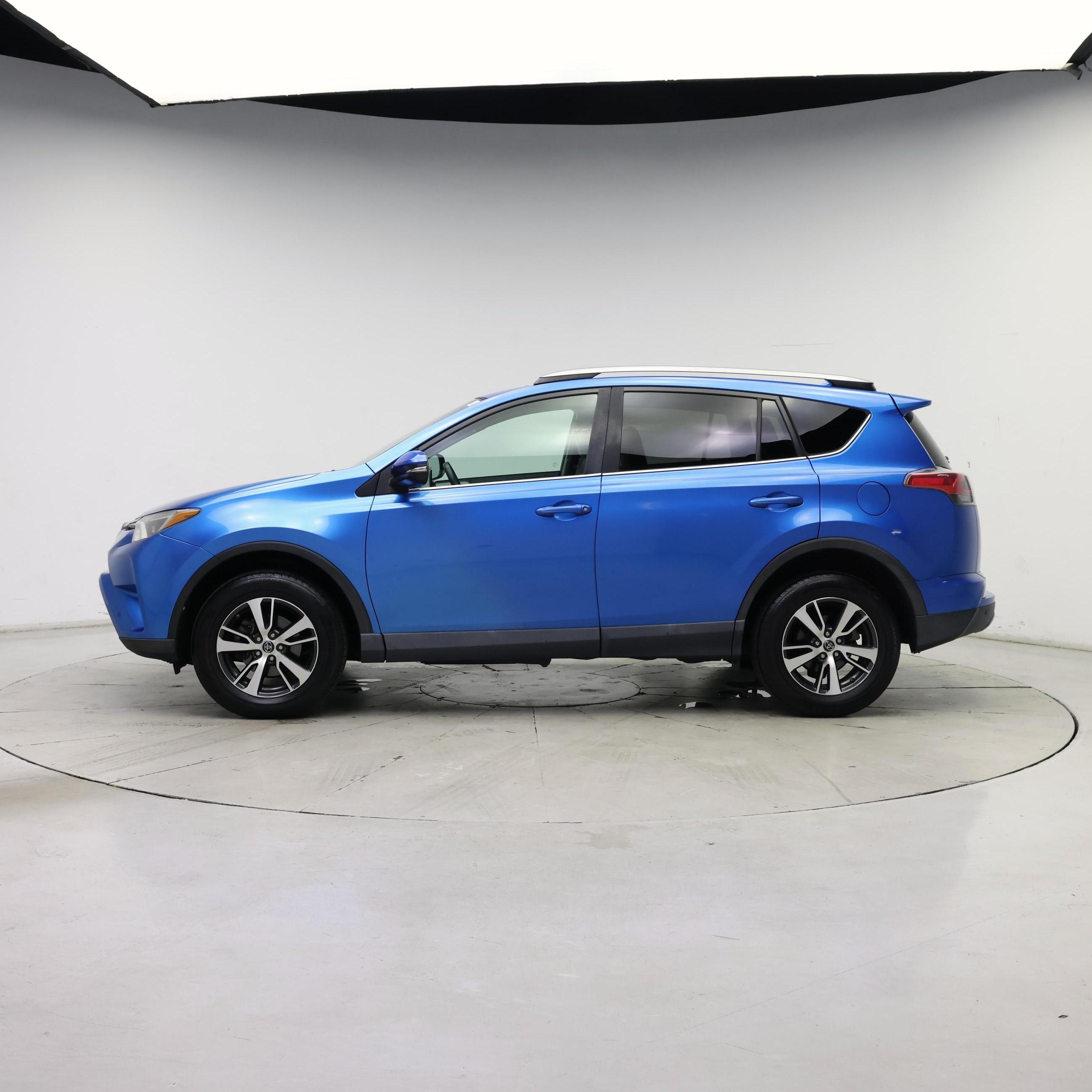 Thumbnail: 2017 Toyota RAV4 - 3