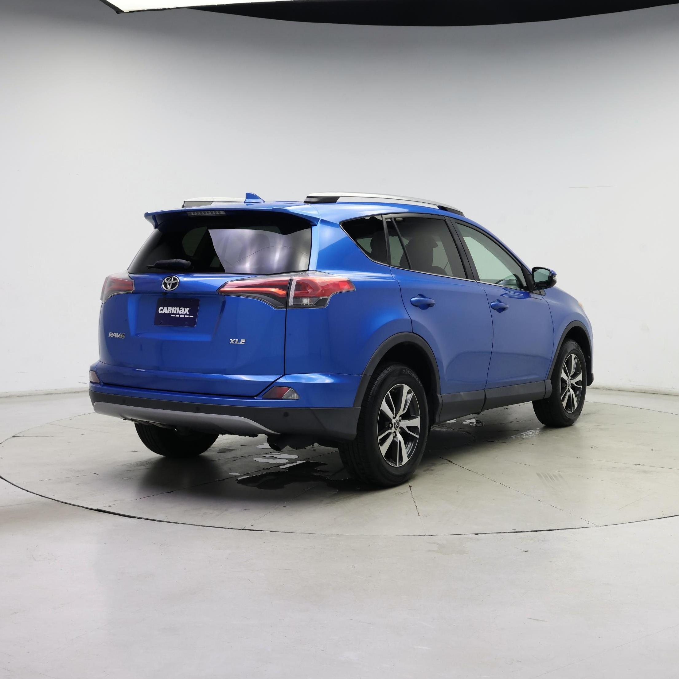 Thumbnail: 2017 Toyota RAV4 - 8