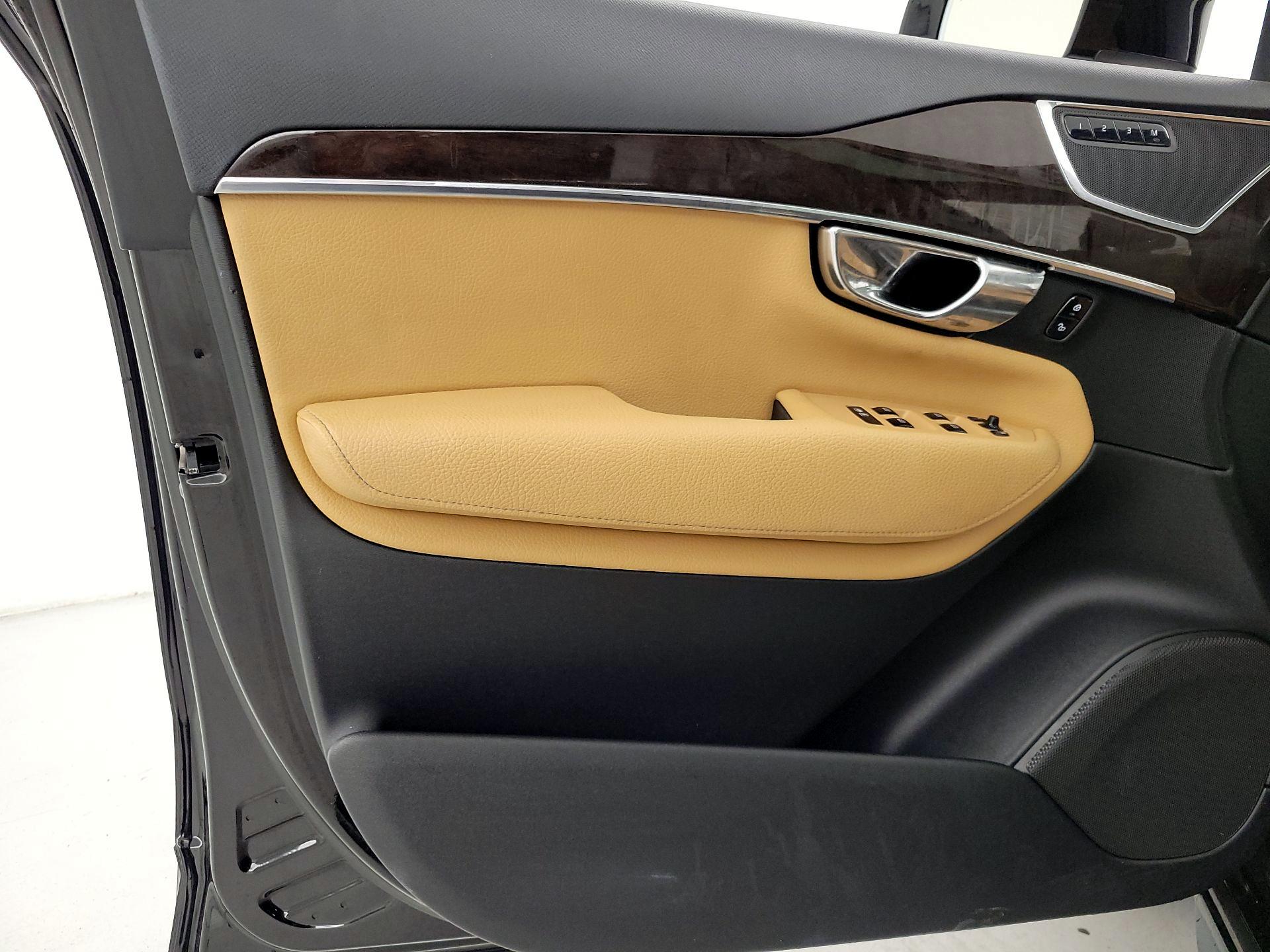 Thumbnail: 2016 Volvo XC90 - 12