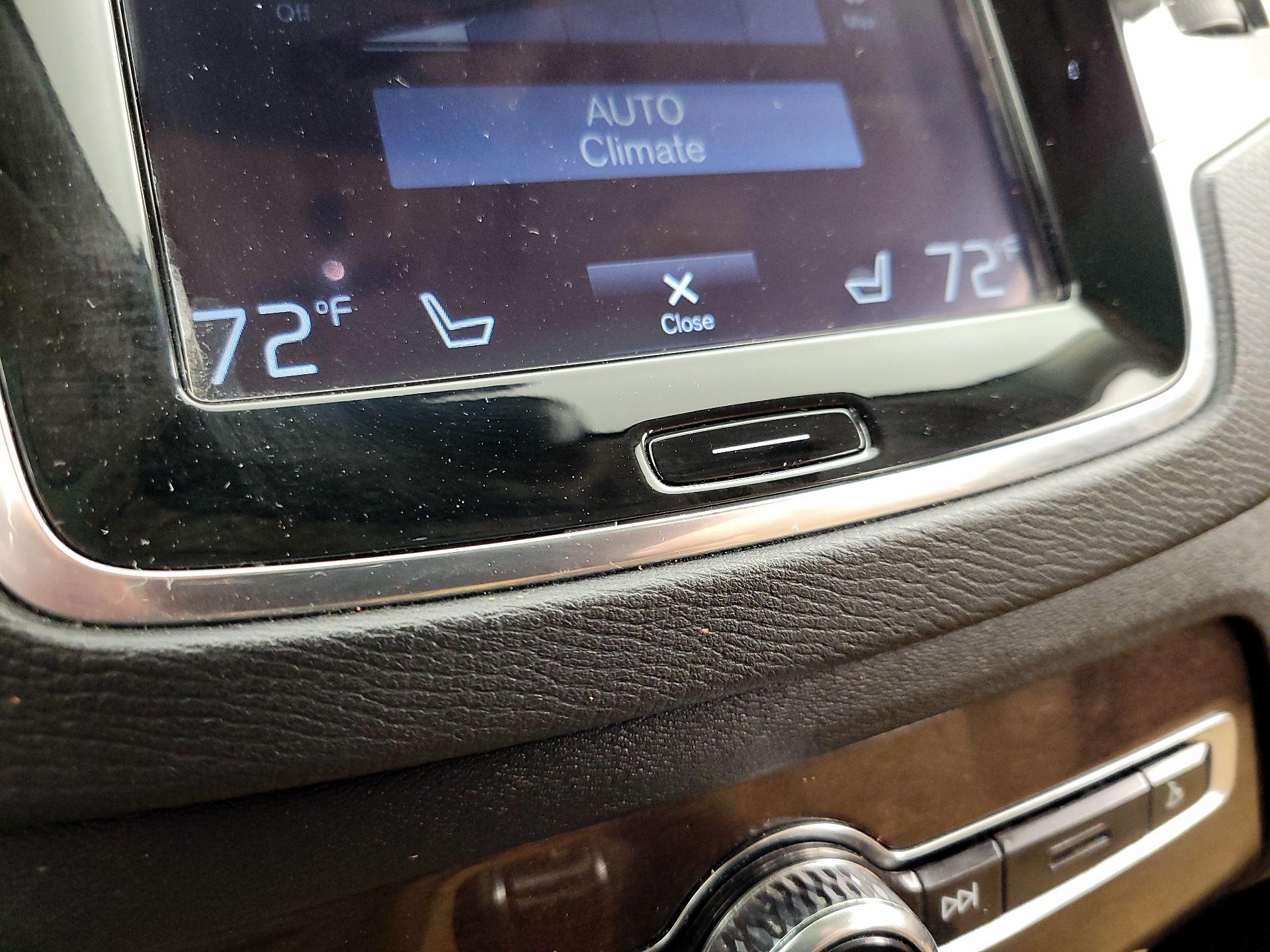 Thumbnail: 2016 Volvo XC90 - 17