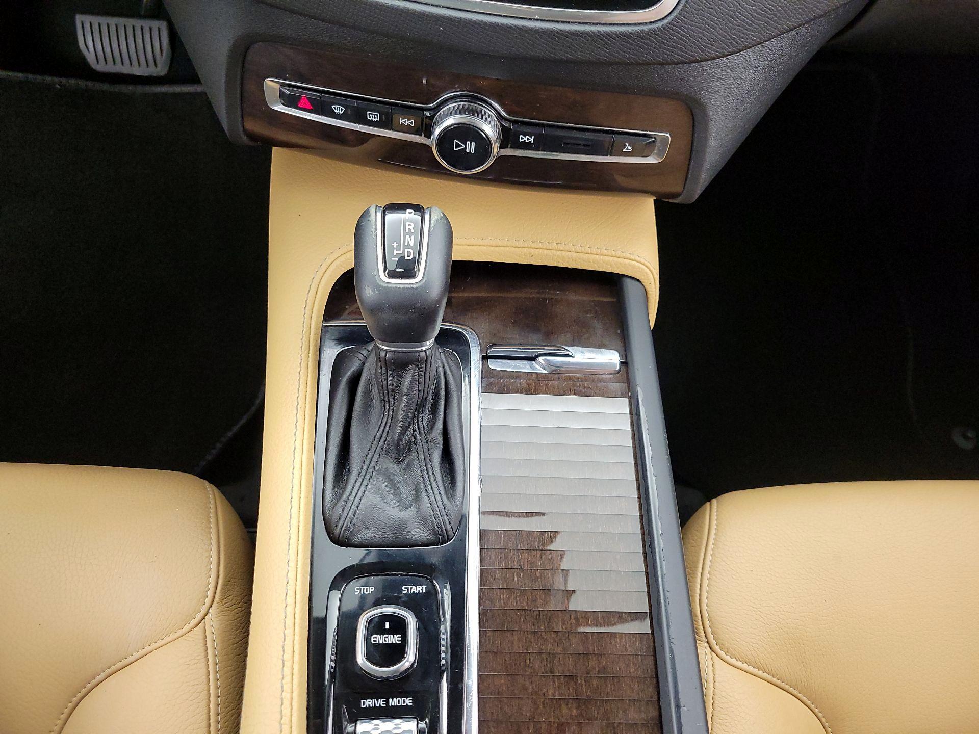 Thumbnail: 2016 Volvo XC90 - 18