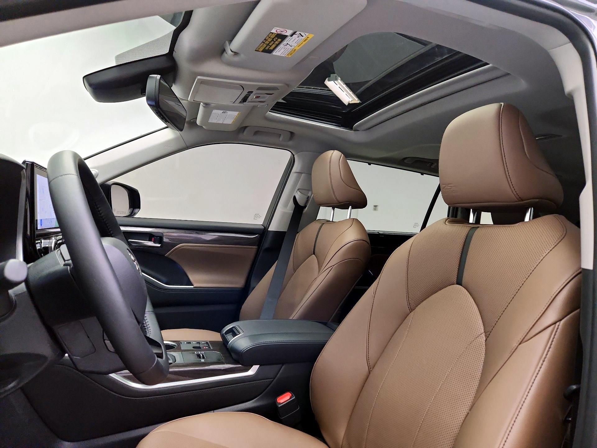 Thumbnail: 2025 Toyota Highlander - 20