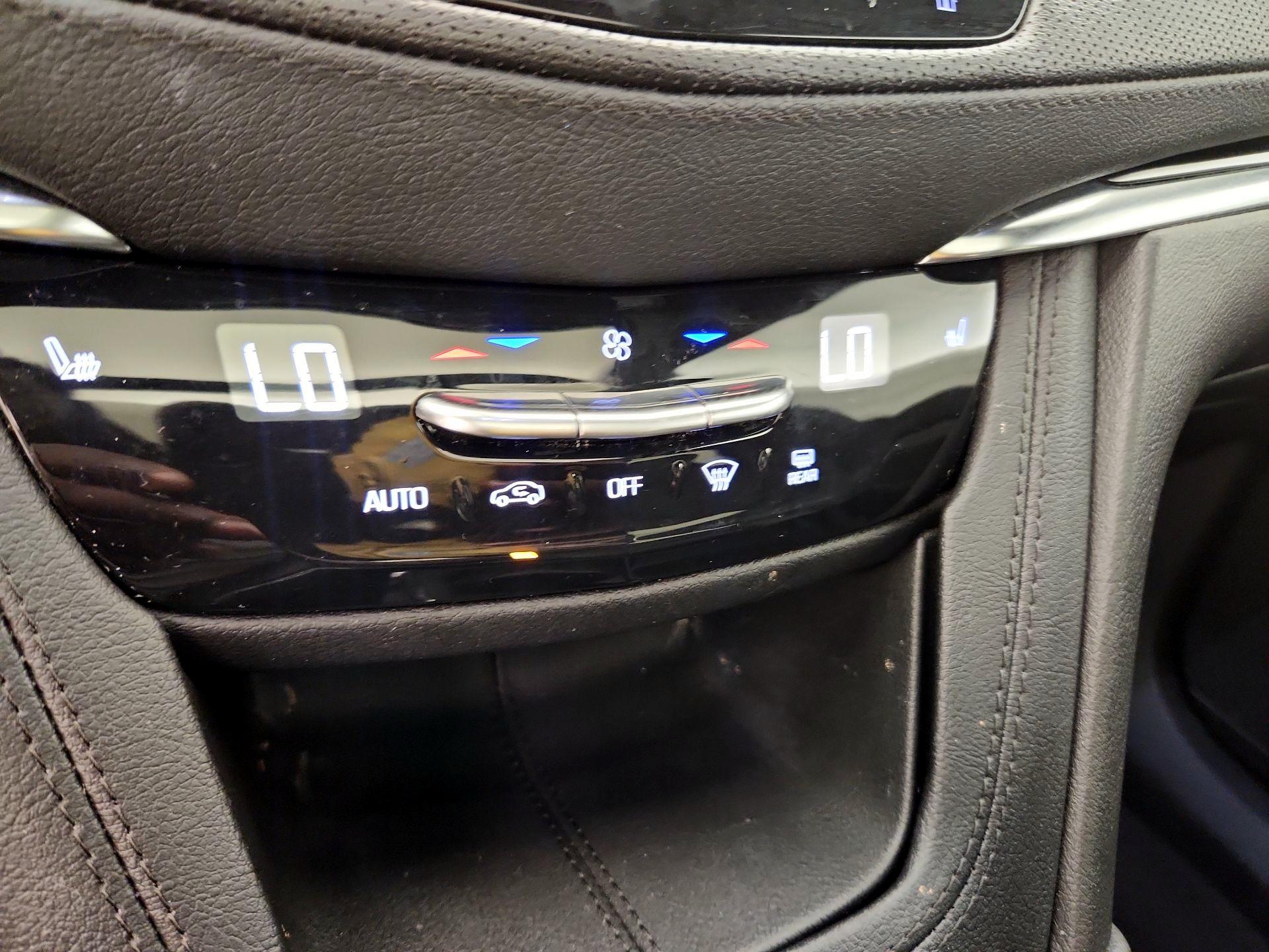 Thumbnail: 2021 Cadillac XT6 - 16