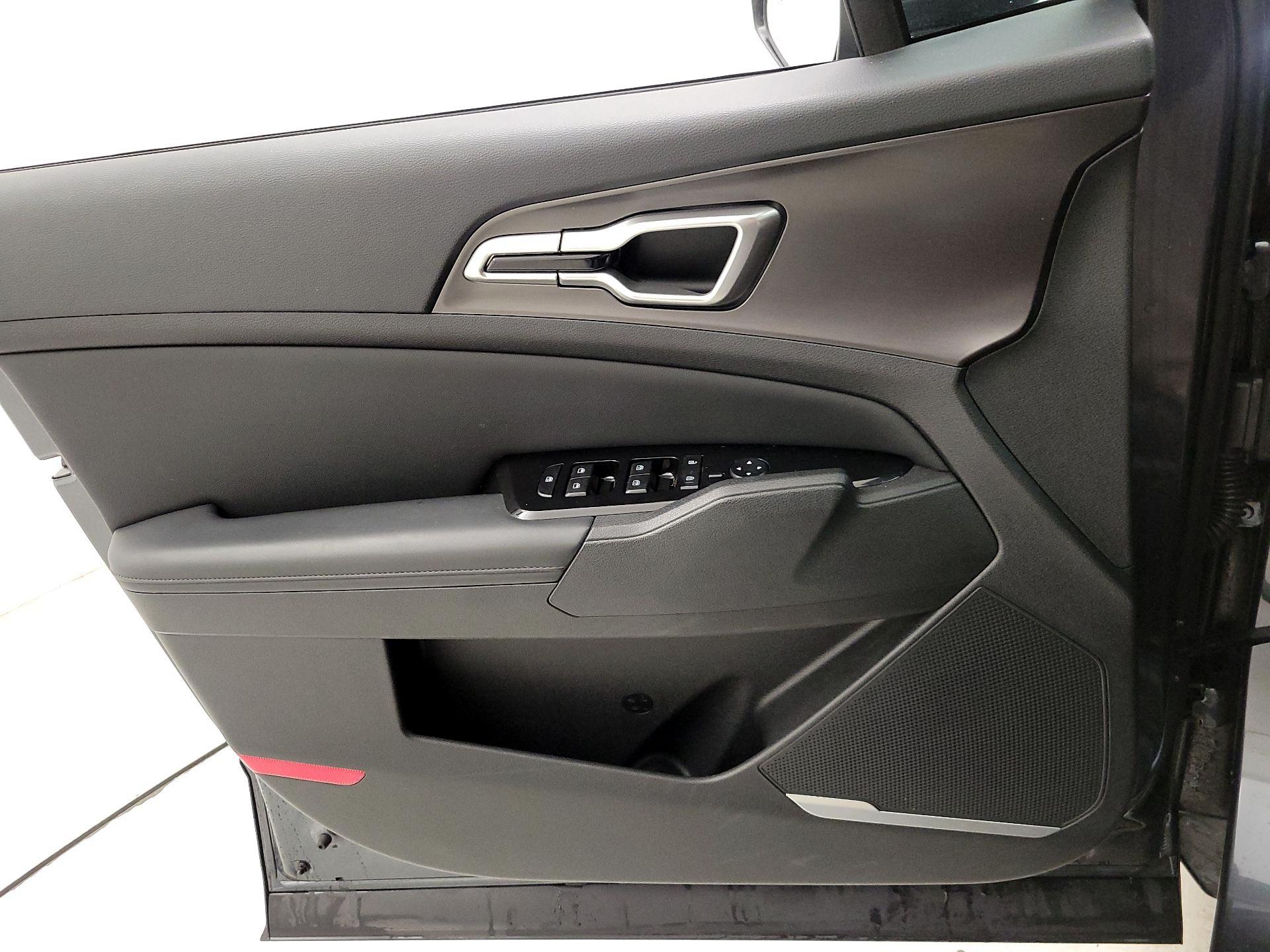 Thumbnail: 2023 Kia Sportage - 12