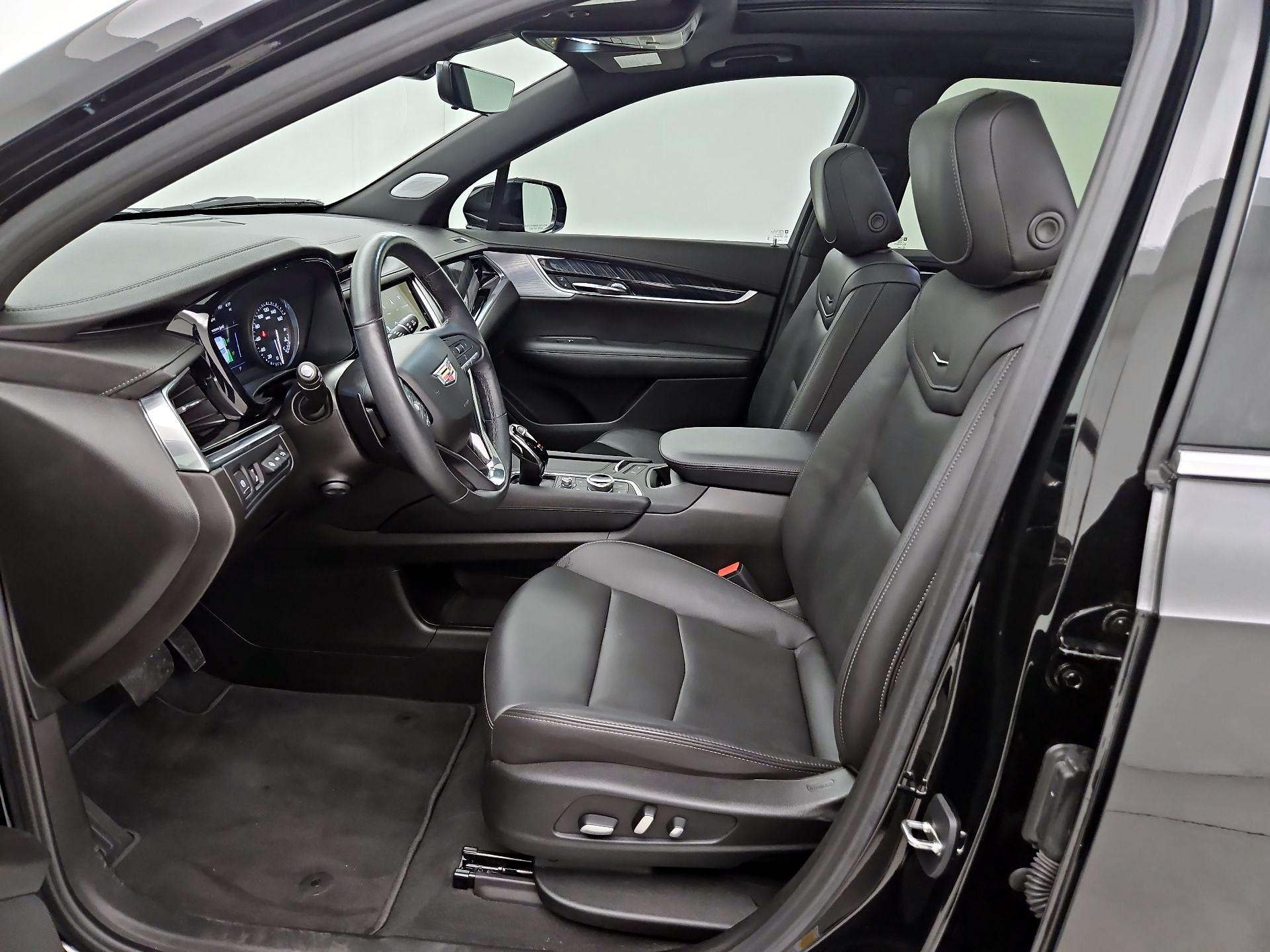 Thumbnail: 2023 Cadillac XT6 - 11