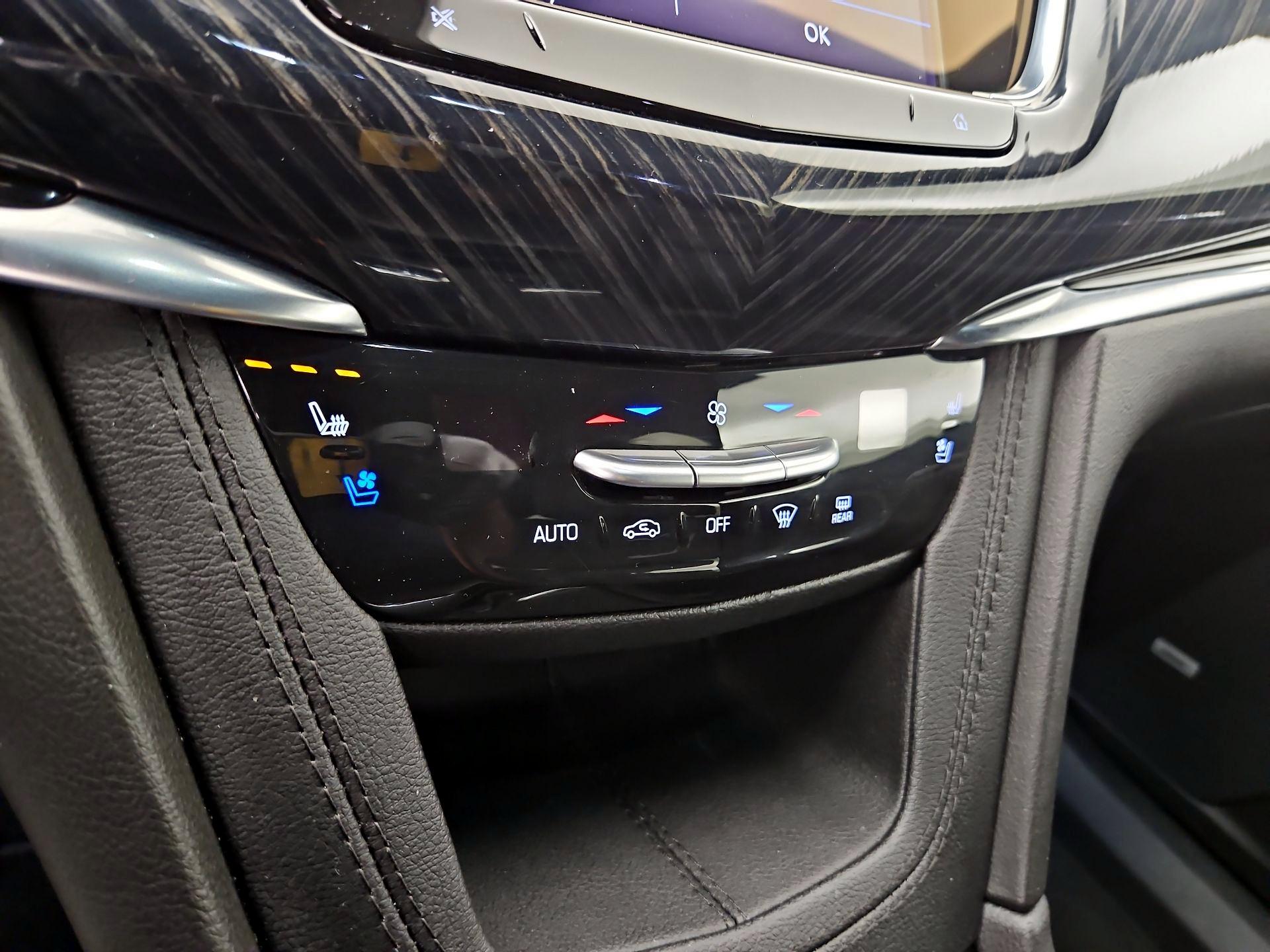 Thumbnail: 2023 Cadillac XT6 - 16