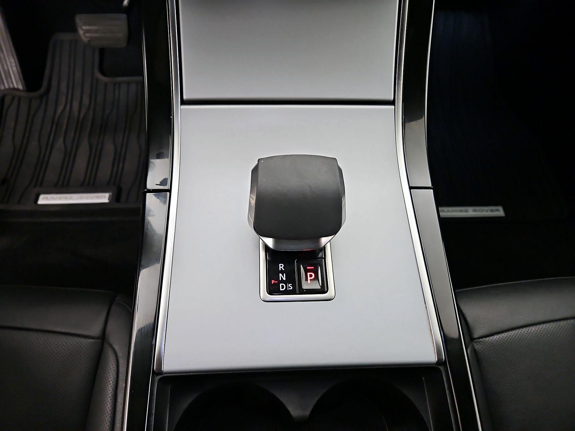 Thumbnail: 2025 Land Rover Range Rover Evoque - 18