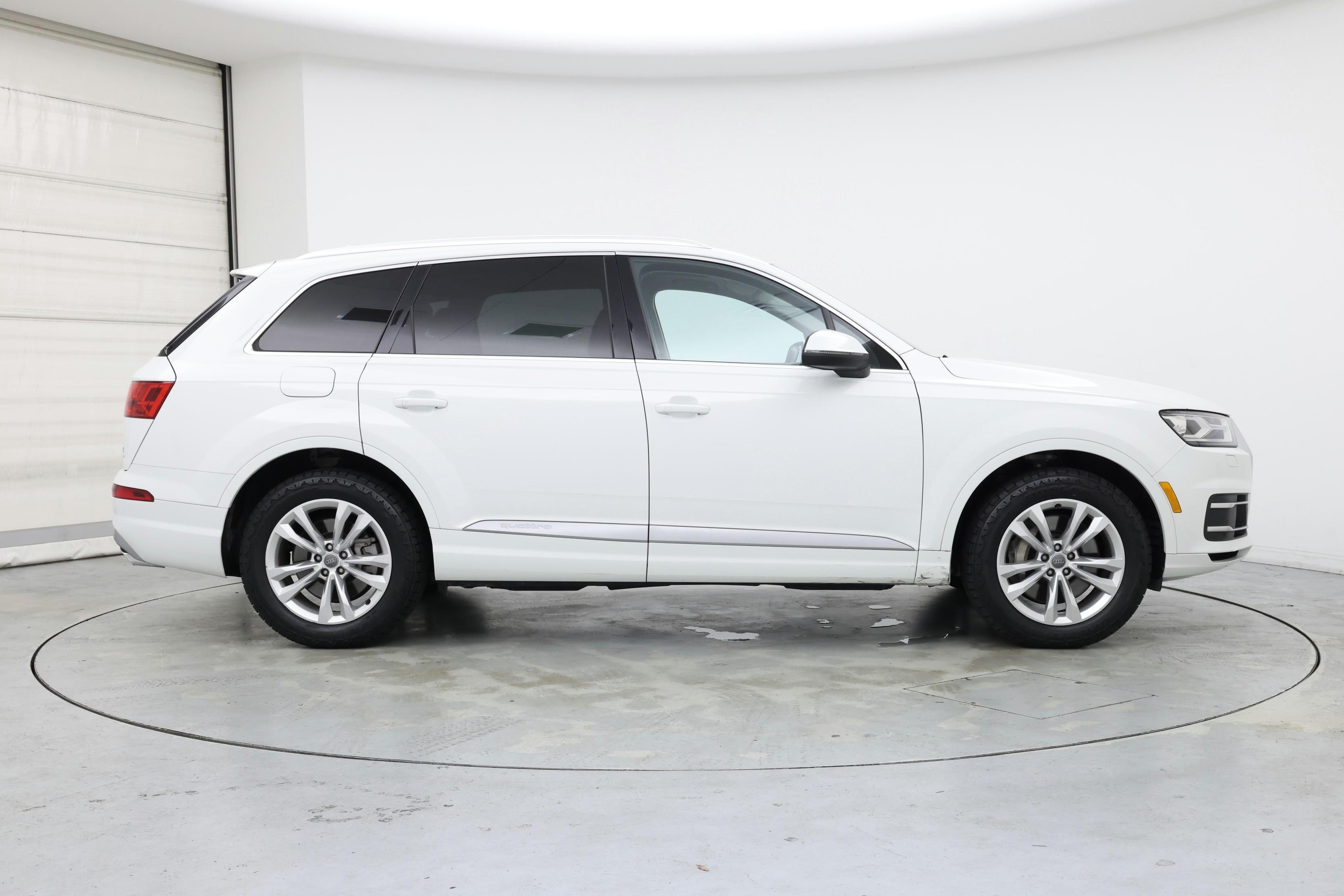 Thumbnail: 2017 Audi Q7 - 7