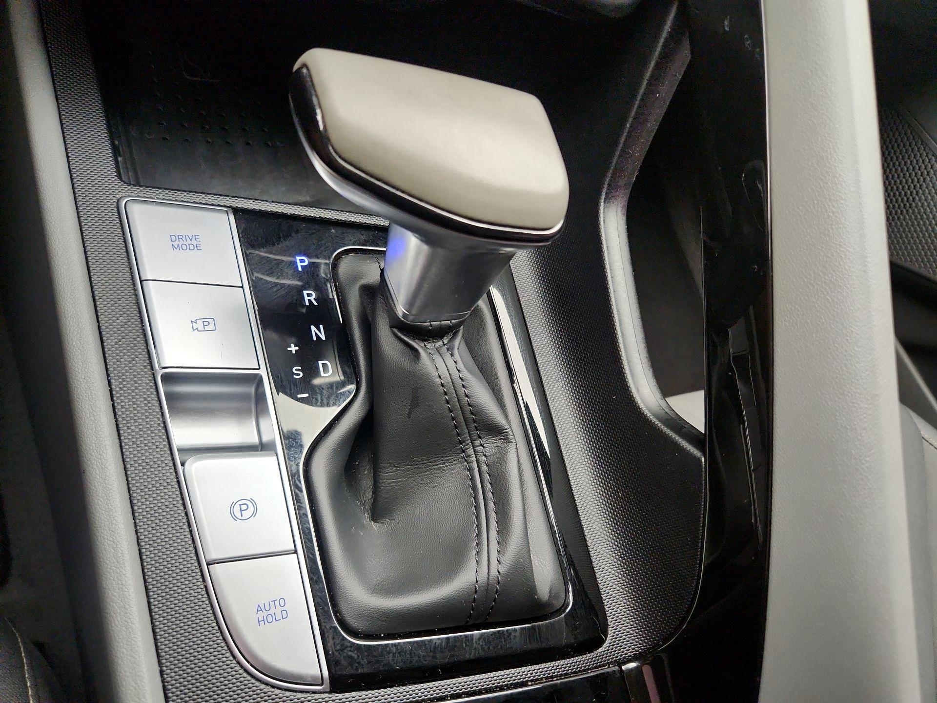 Thumbnail: 2022 Hyundai Elantra - 17