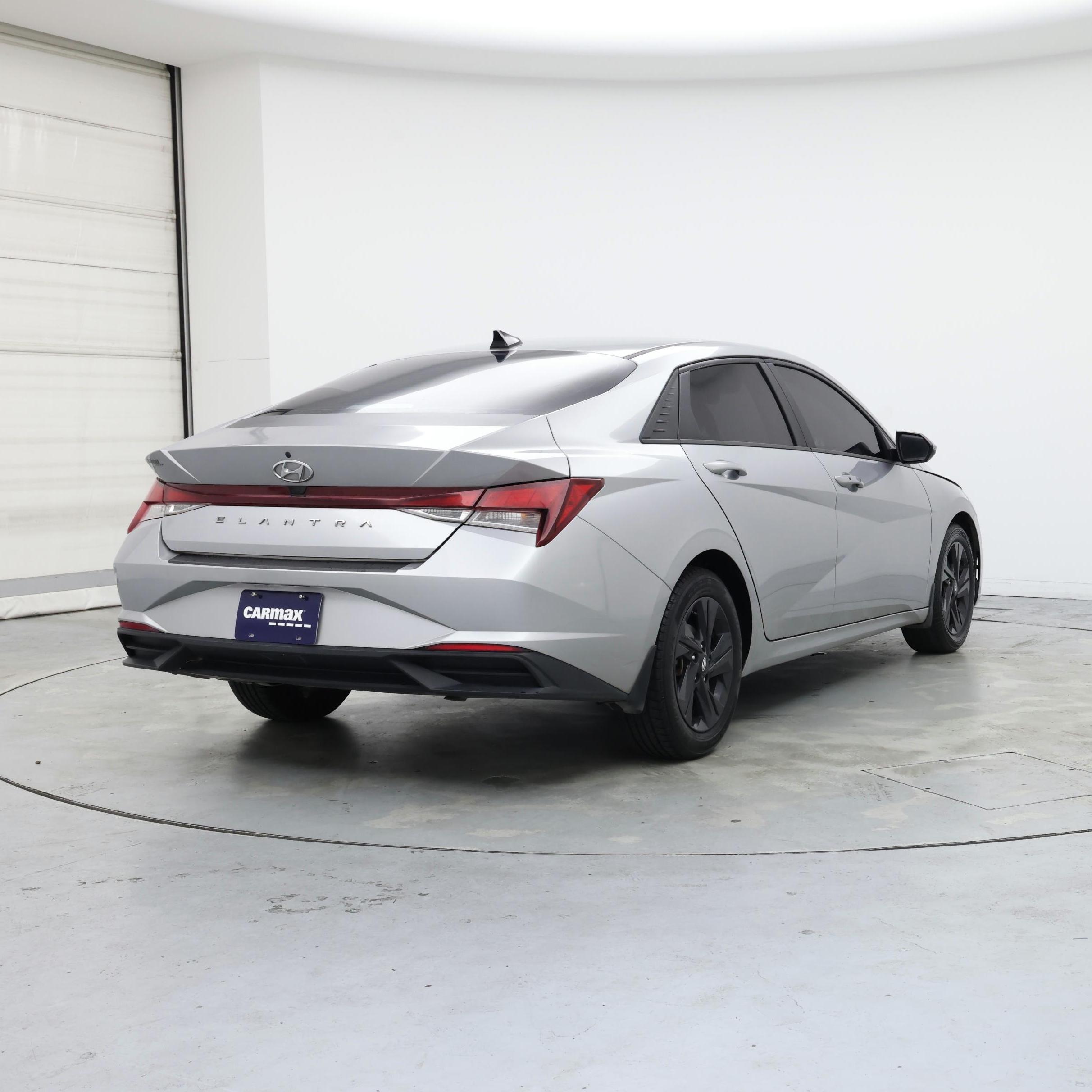Thumbnail: 2022 Hyundai Elantra - 8