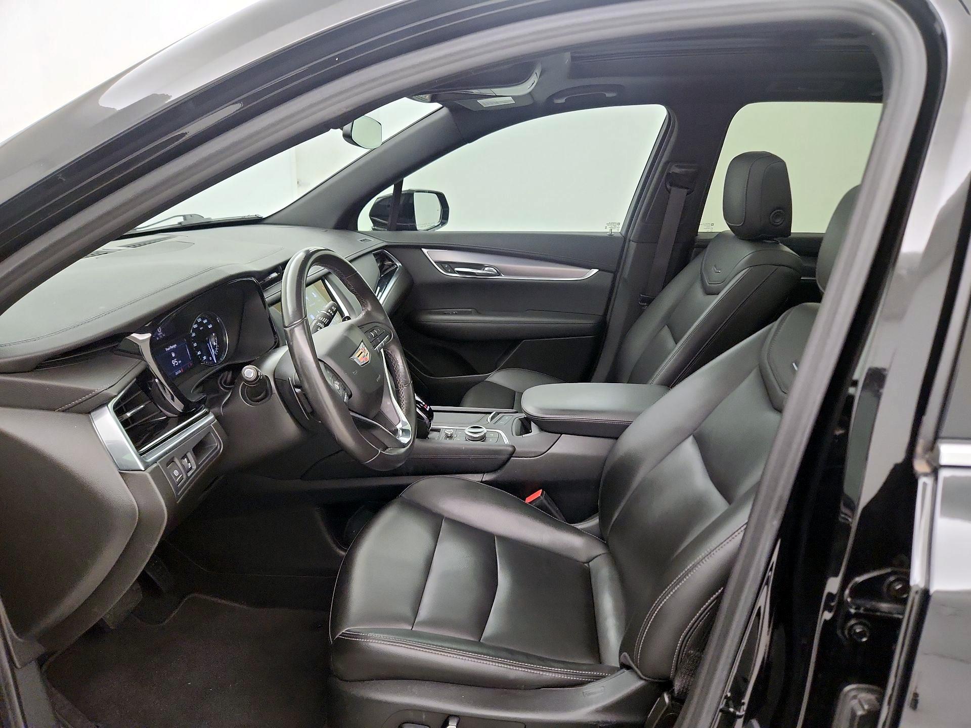Thumbnail: 2023 Cadillac XT6 - 11
