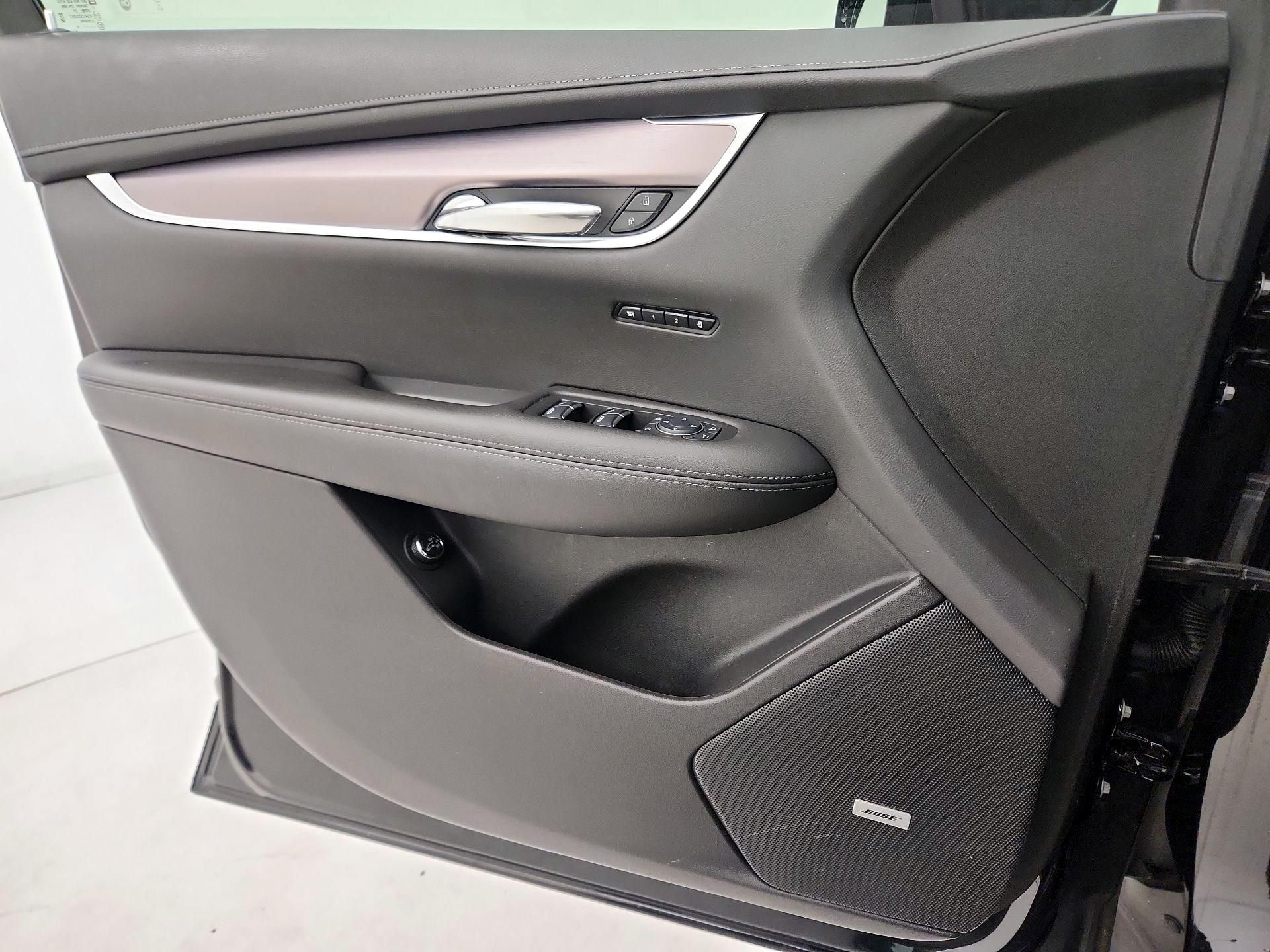 Thumbnail: 2023 Cadillac XT6 - 12