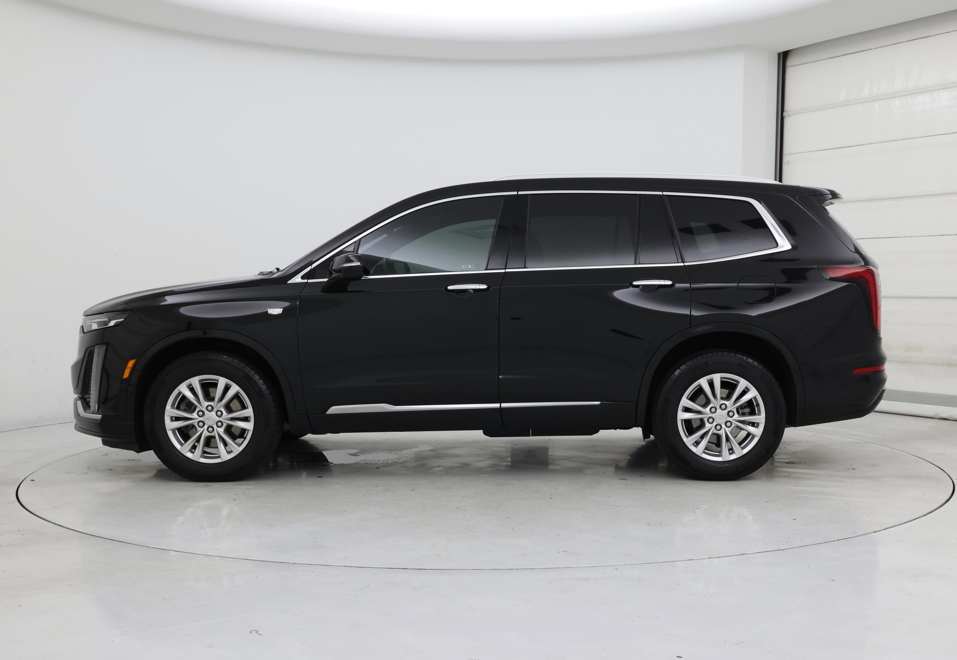 Thumbnail: 2023 Cadillac XT6 - 3