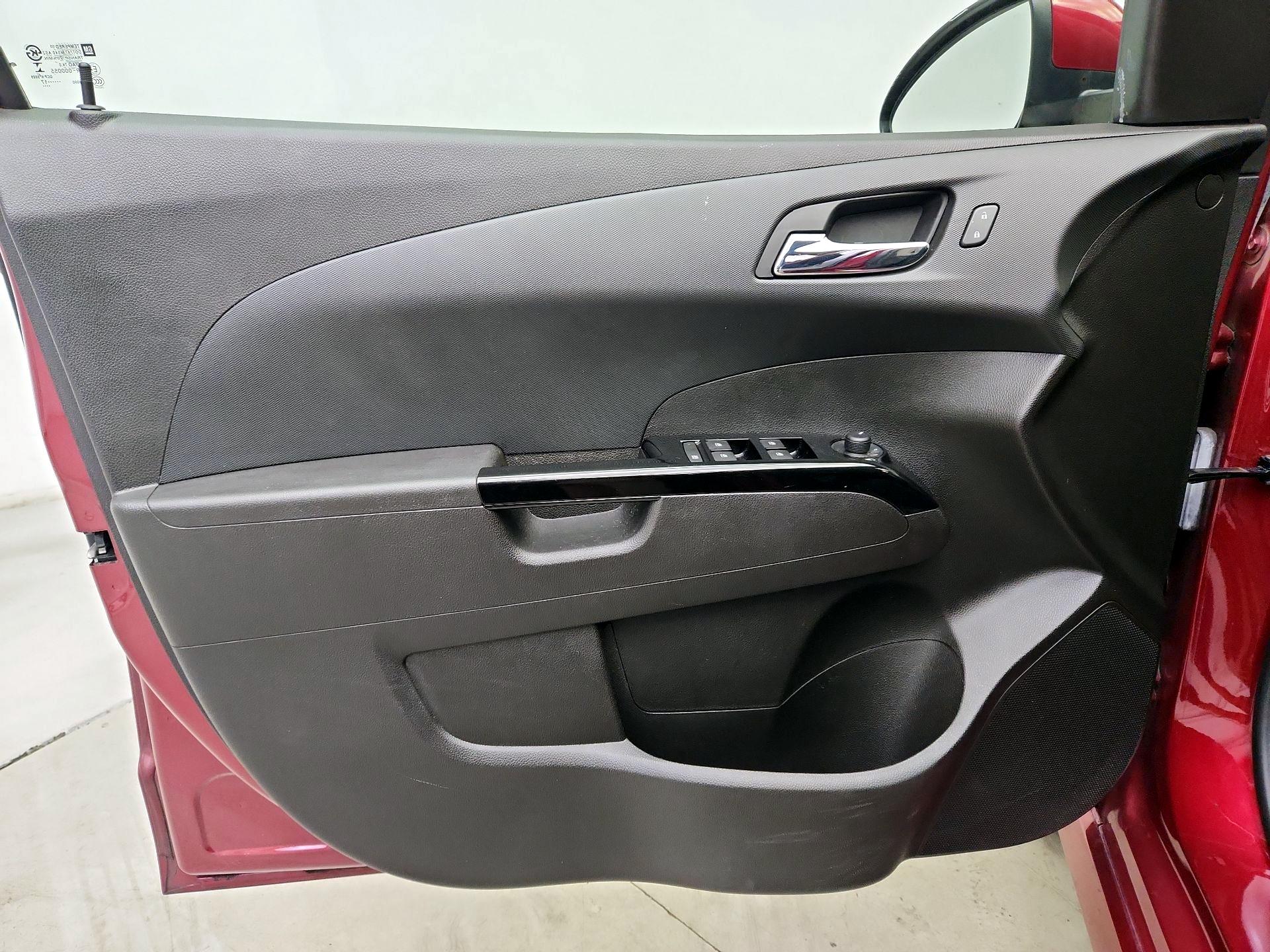 Thumbnail: 2017 Chevrolet Sonic - 12