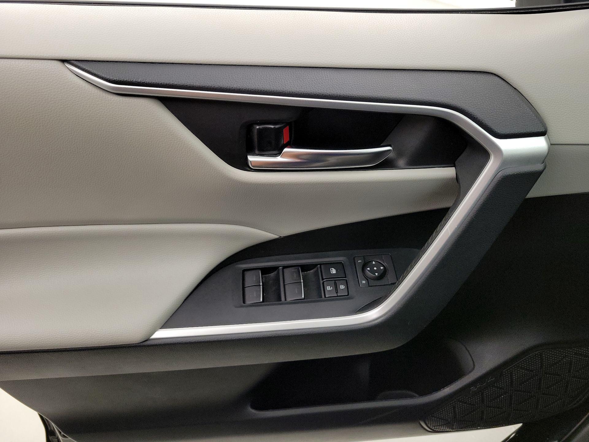 Thumbnail: 2022 Toyota RAV4 - 12