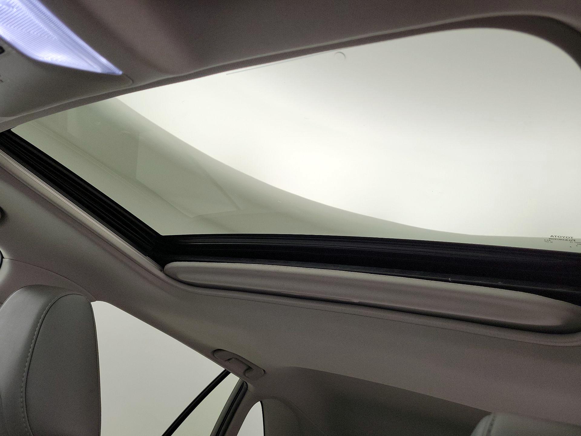 Thumbnail: 2022 Toyota RAV4 - 19