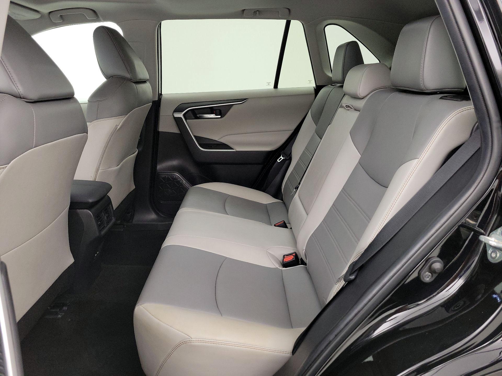 Thumbnail: 2022 Toyota RAV4 - 20