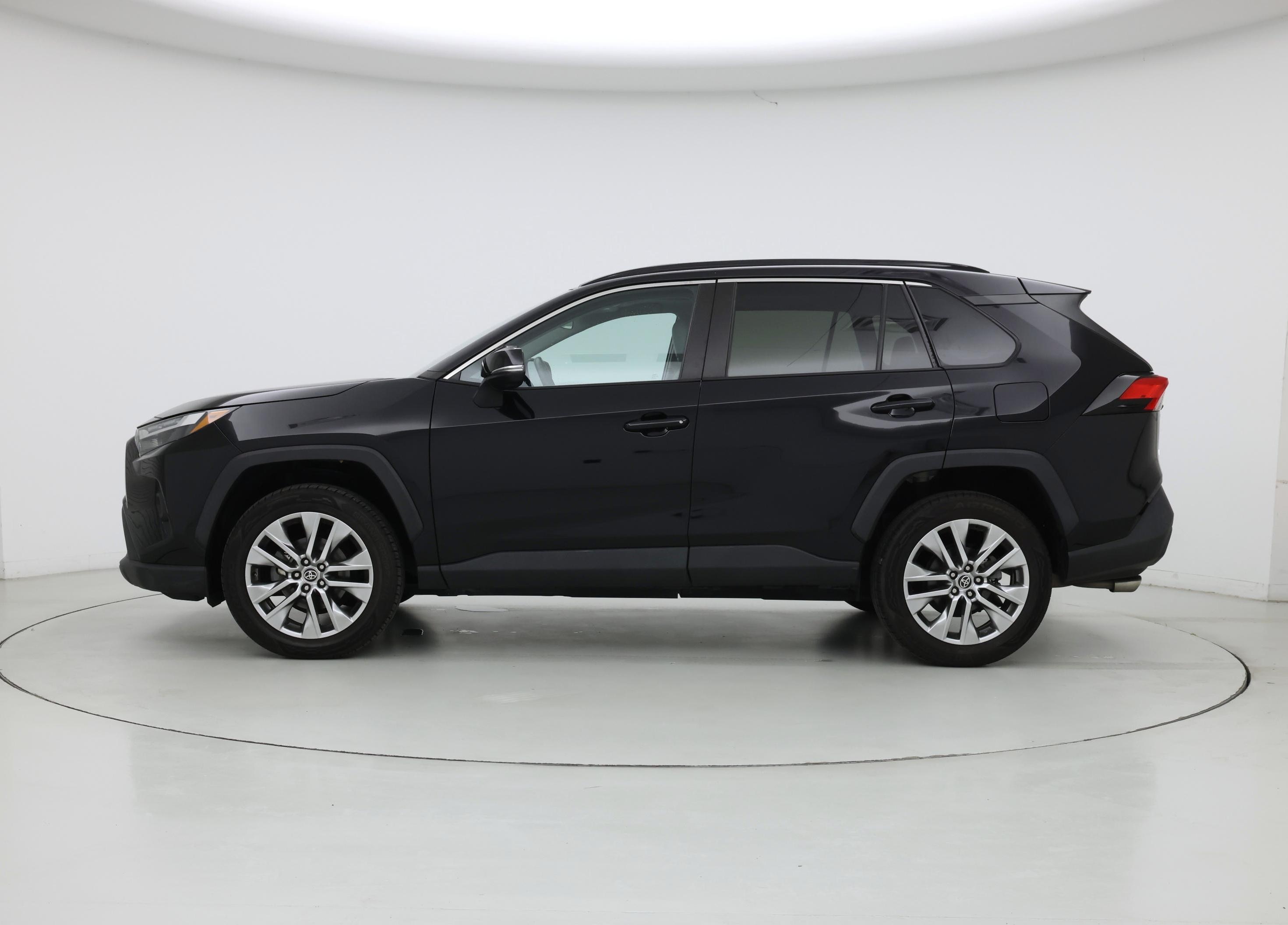 Thumbnail: 2022 Toyota RAV4 - 3