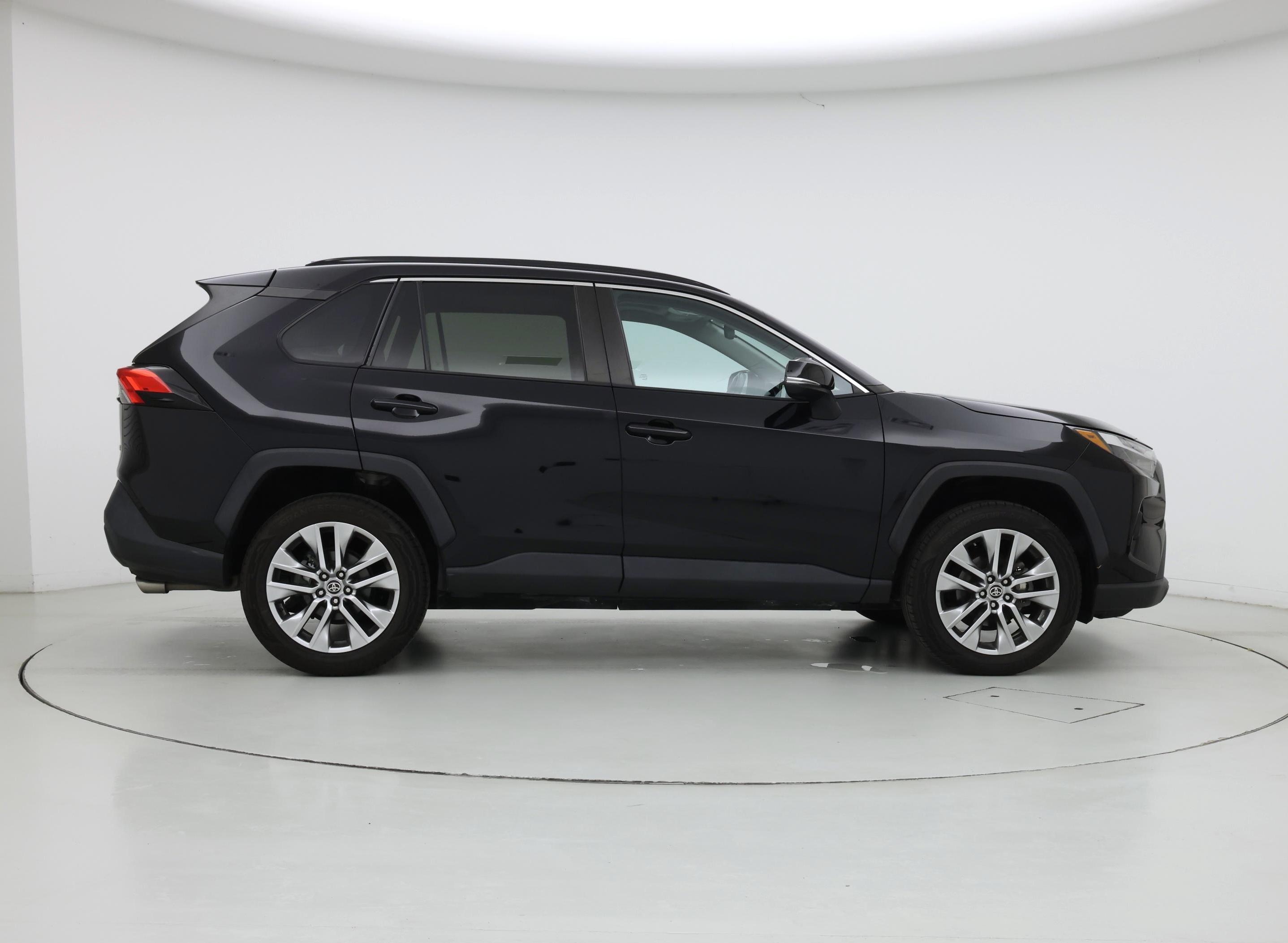 Thumbnail: 2022 Toyota RAV4 - 7