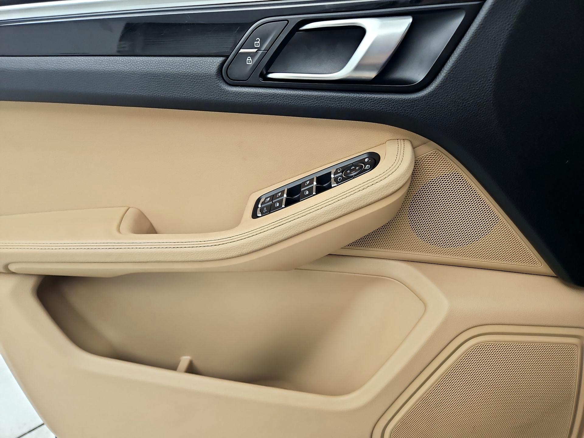 Thumbnail: 2020 Porsche Macan - 12