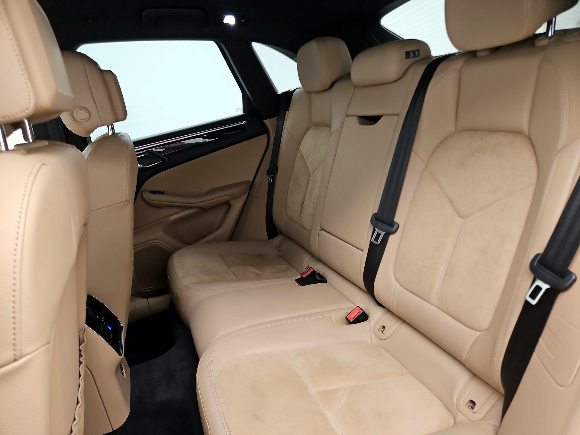 Thumbnail: 2020 Porsche Macan - 19