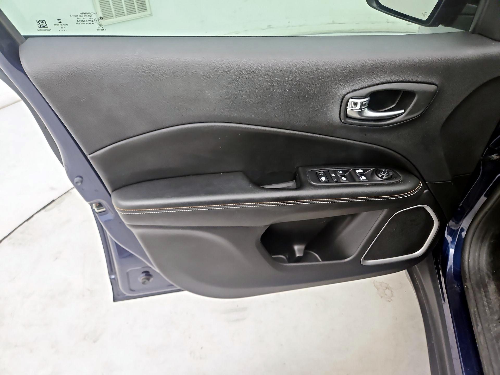 Thumbnail: 2021 Jeep Compass - 12