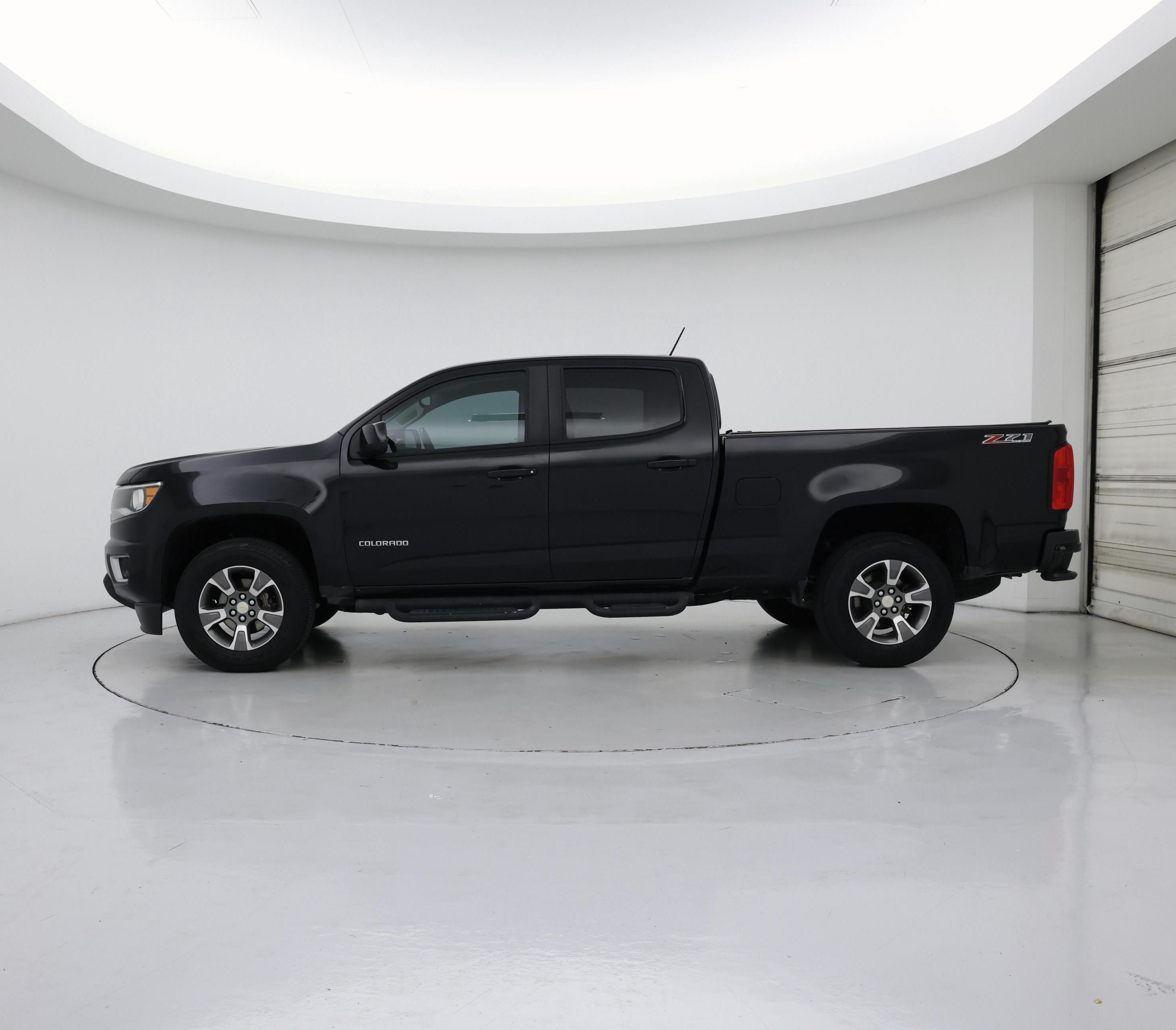 Thumbnail: 2017 Chevrolet Colorado - 3