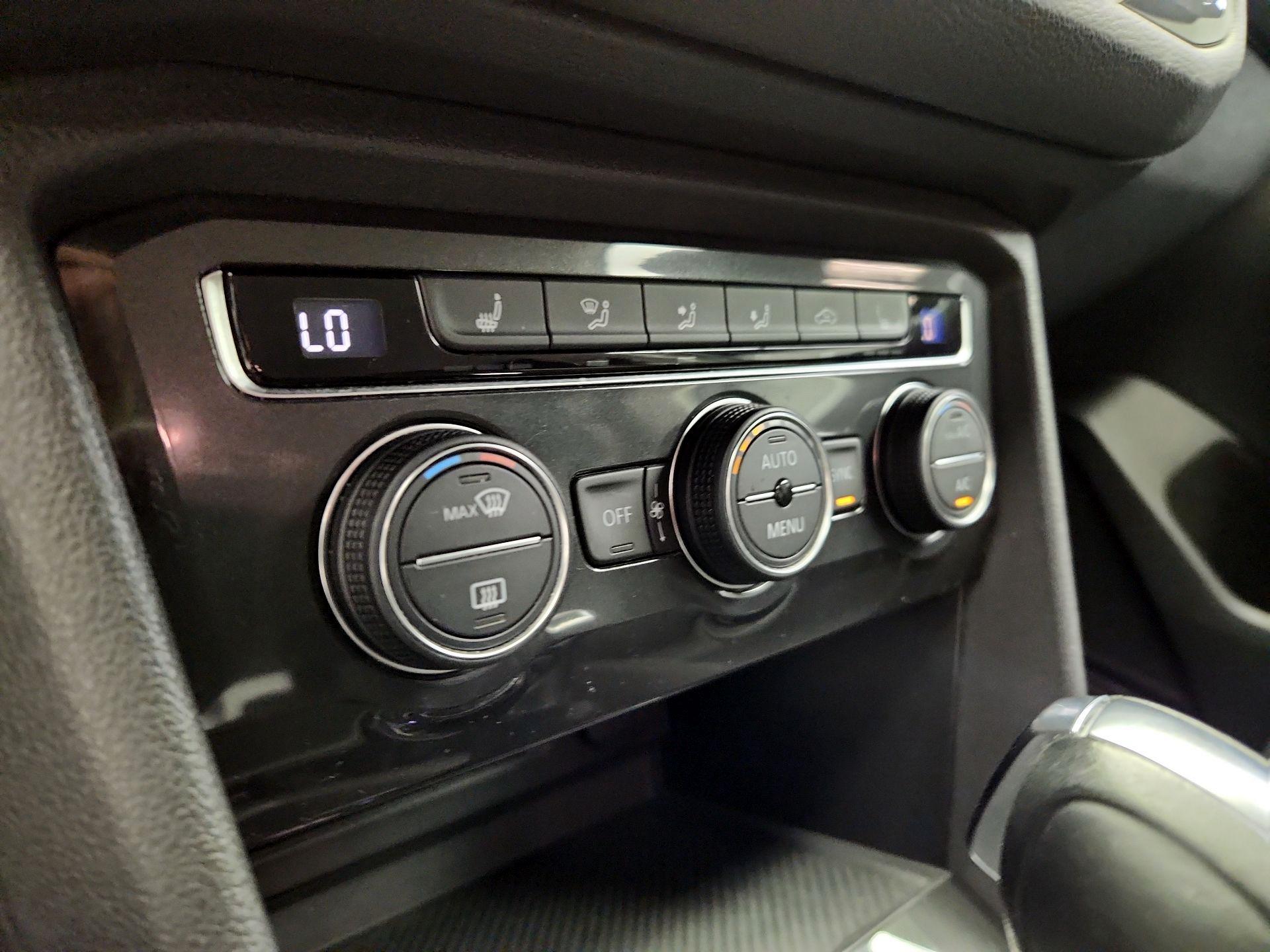 Thumbnail: 2019 Volkswagen Tiguan - 16